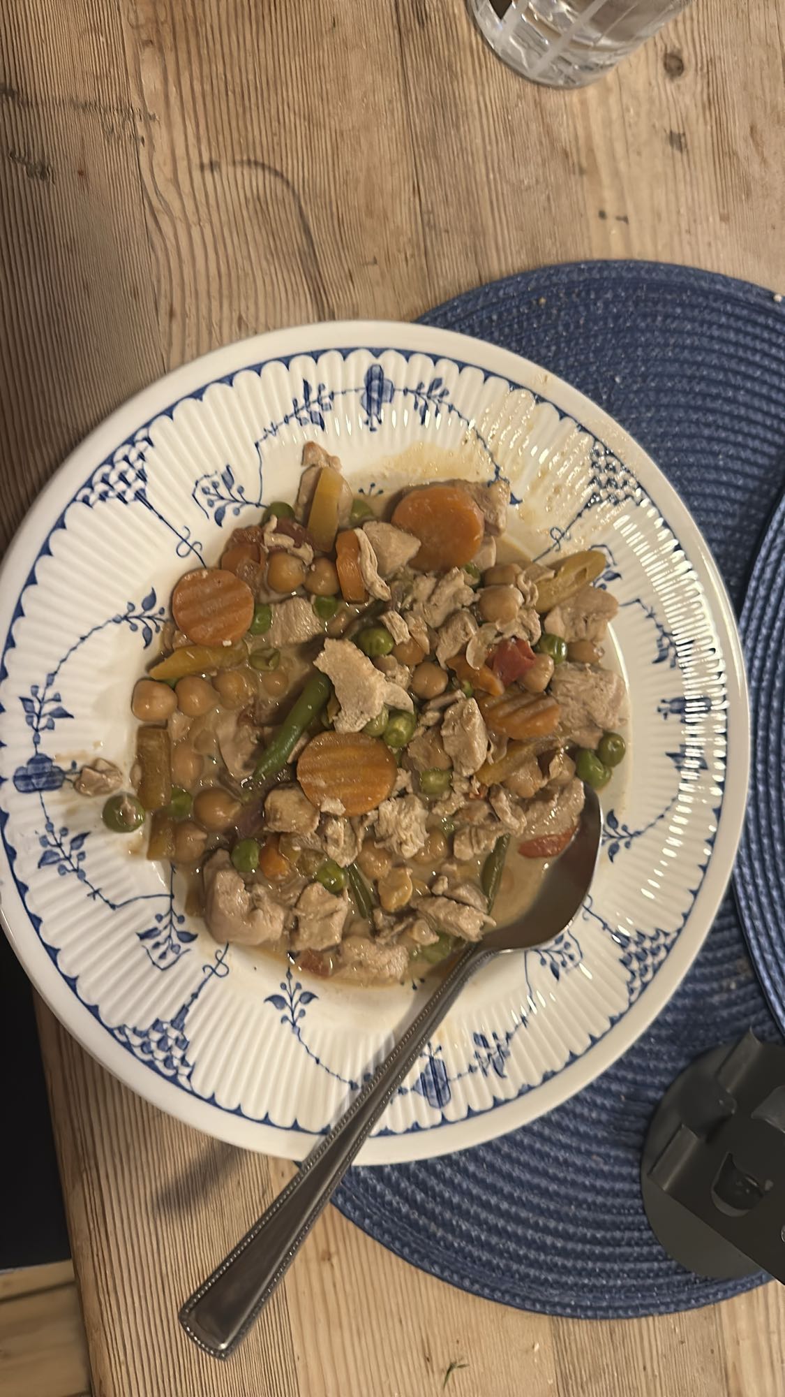 Kycklinggryta med kikärtor