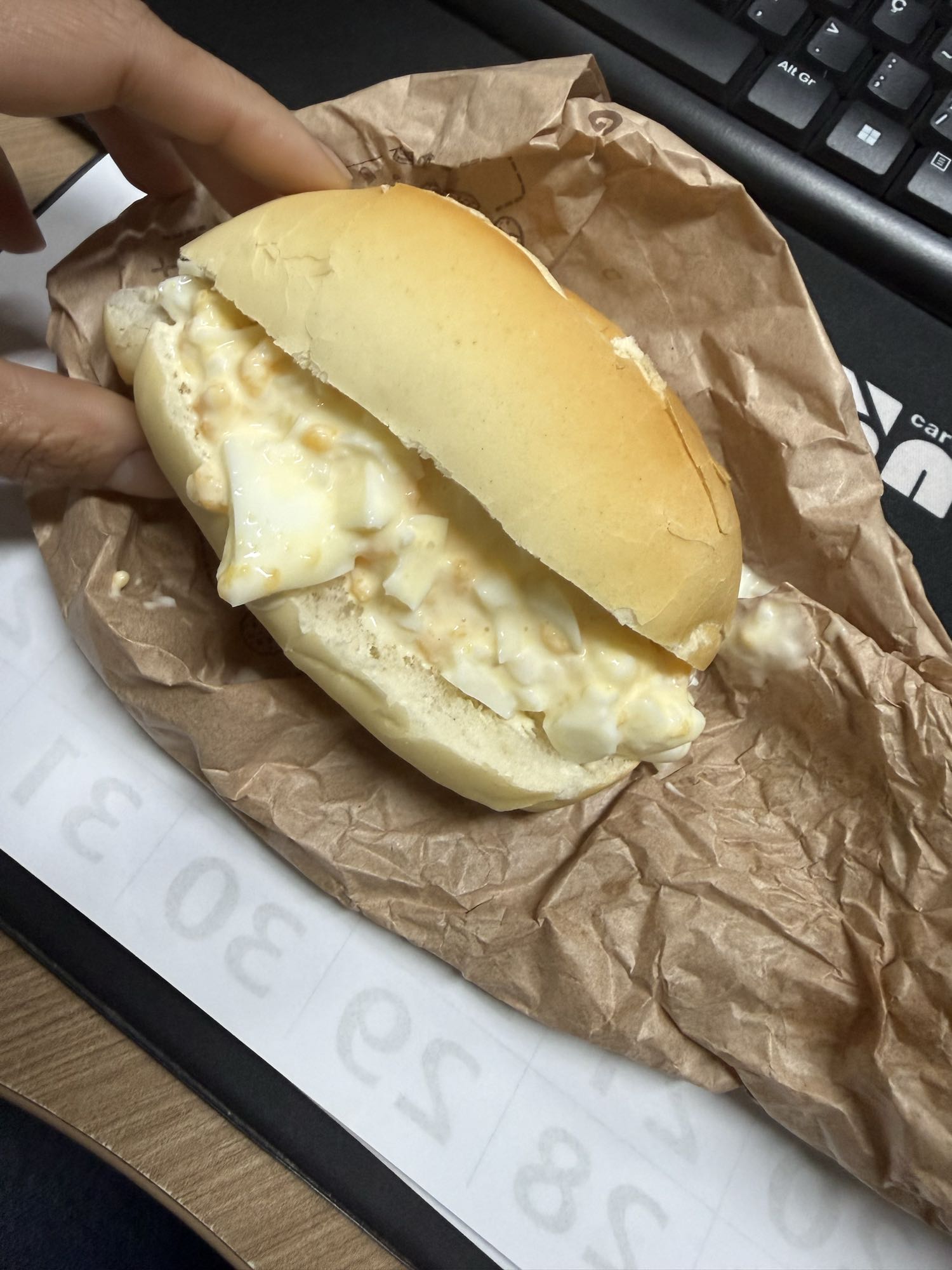 pao com salada de ovo