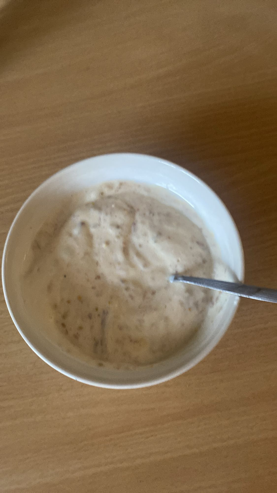 Jogurt roślinny z pyłkiem pszczelim i dżemem