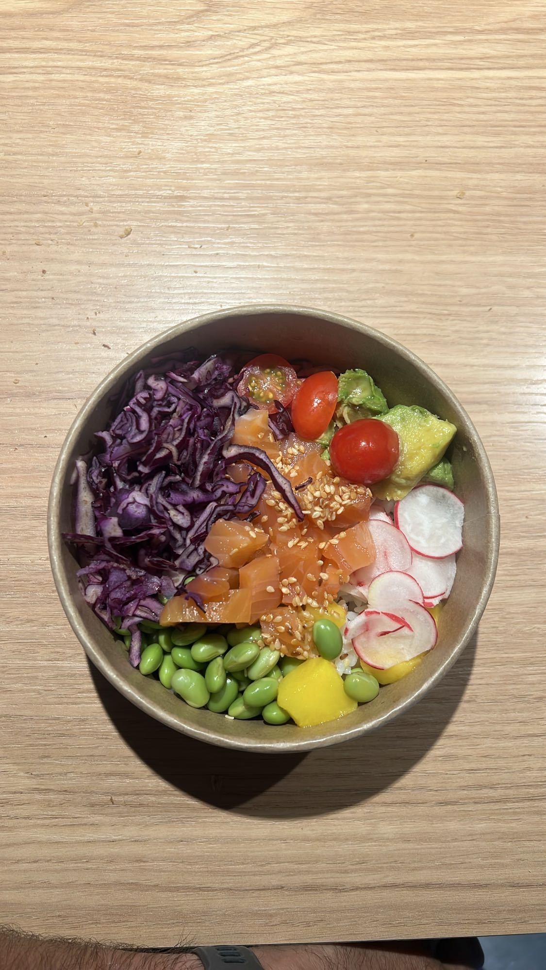 Poke saumon avocat