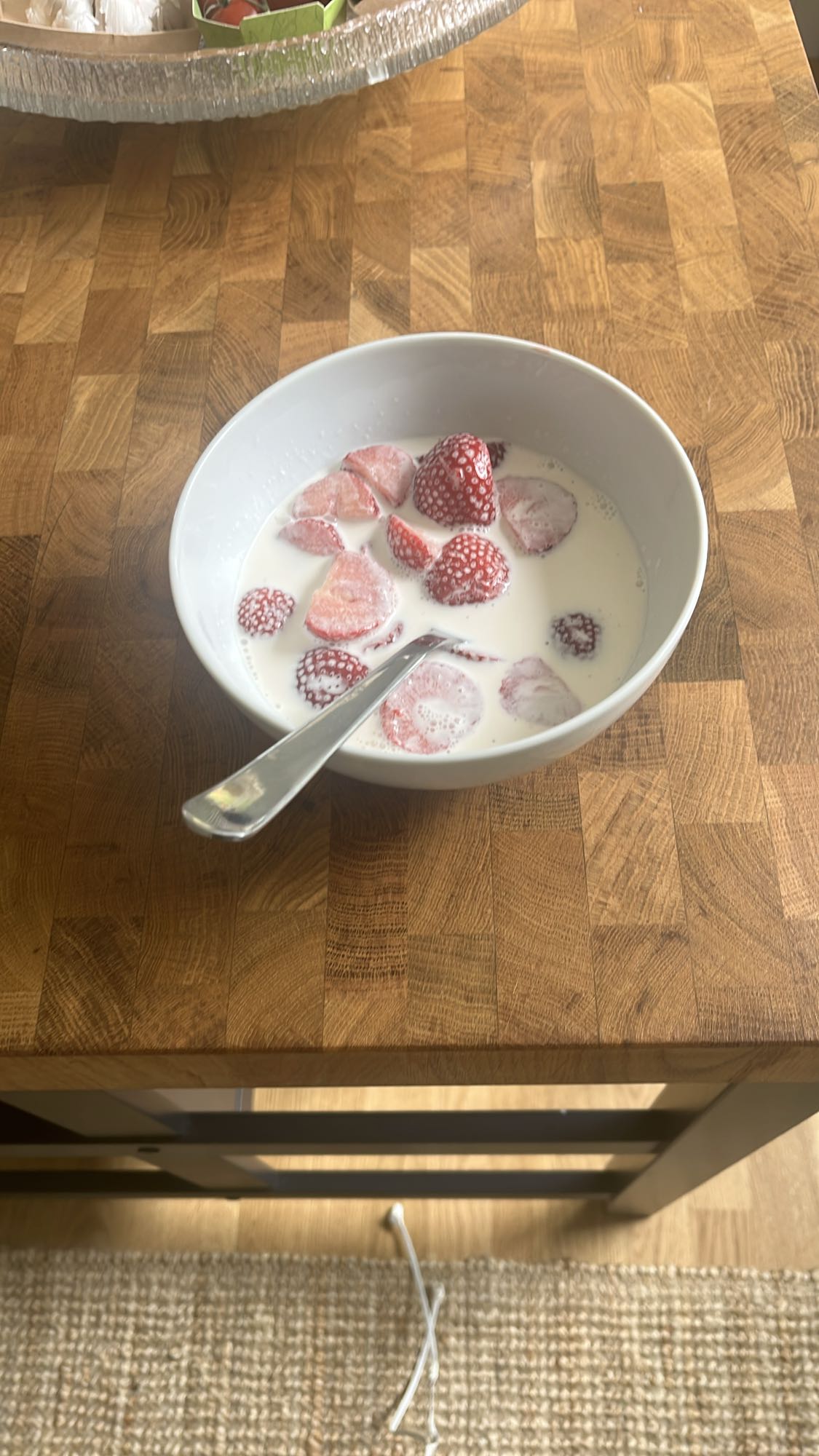 Jordgubbar med mjölk