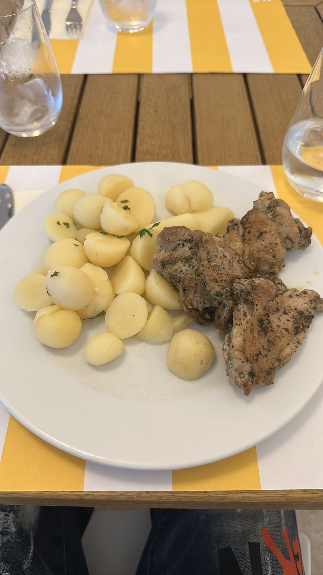 pollo con papas cocidas