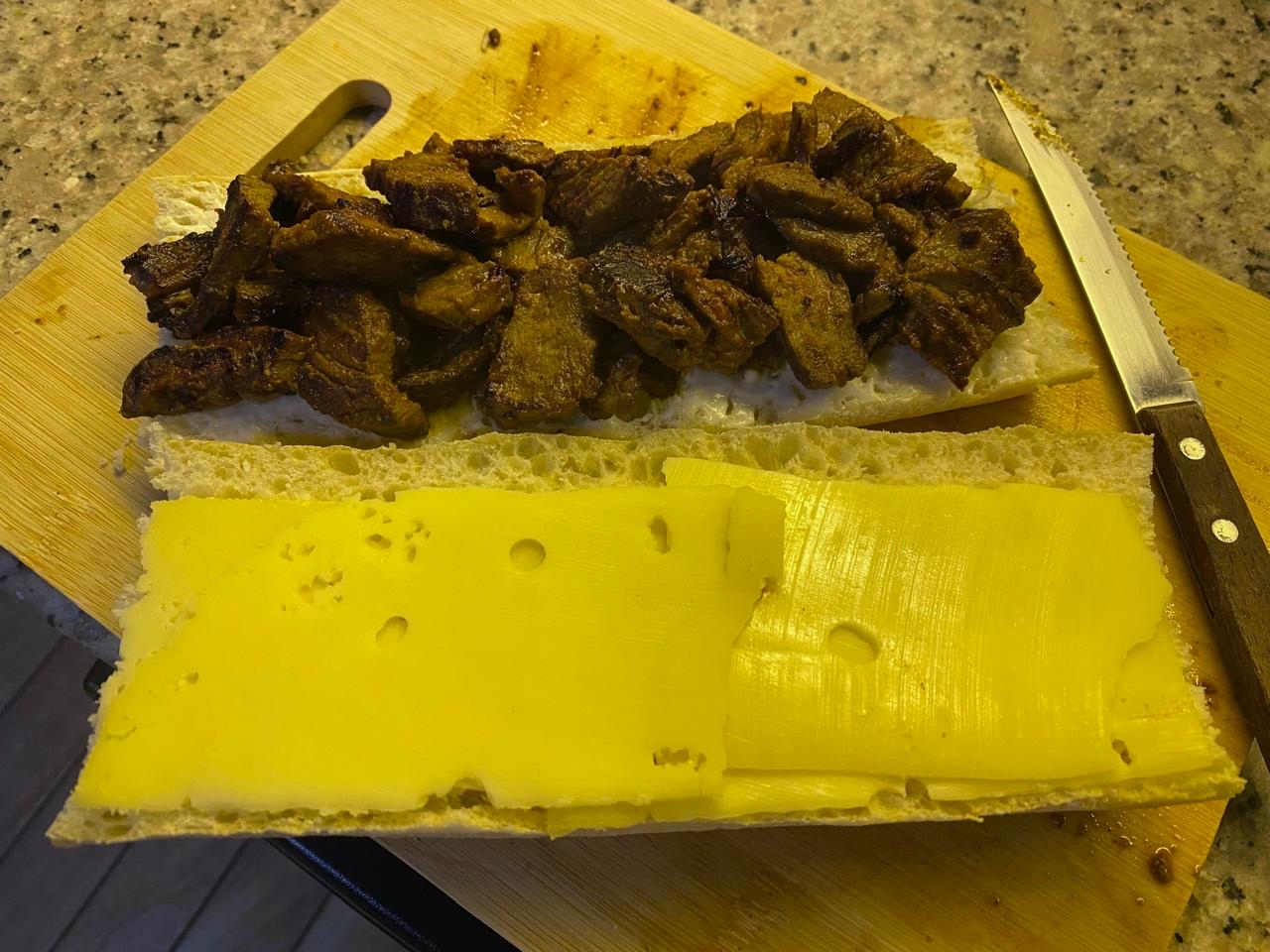 bocadillo de carne y queso