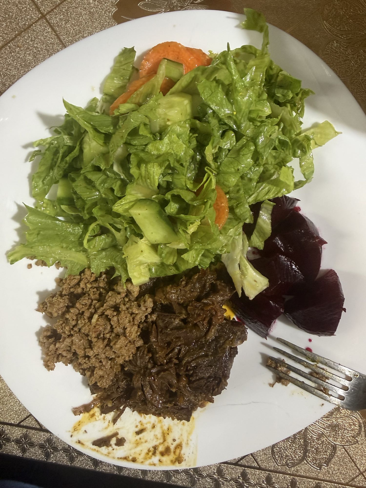 salada com carnes