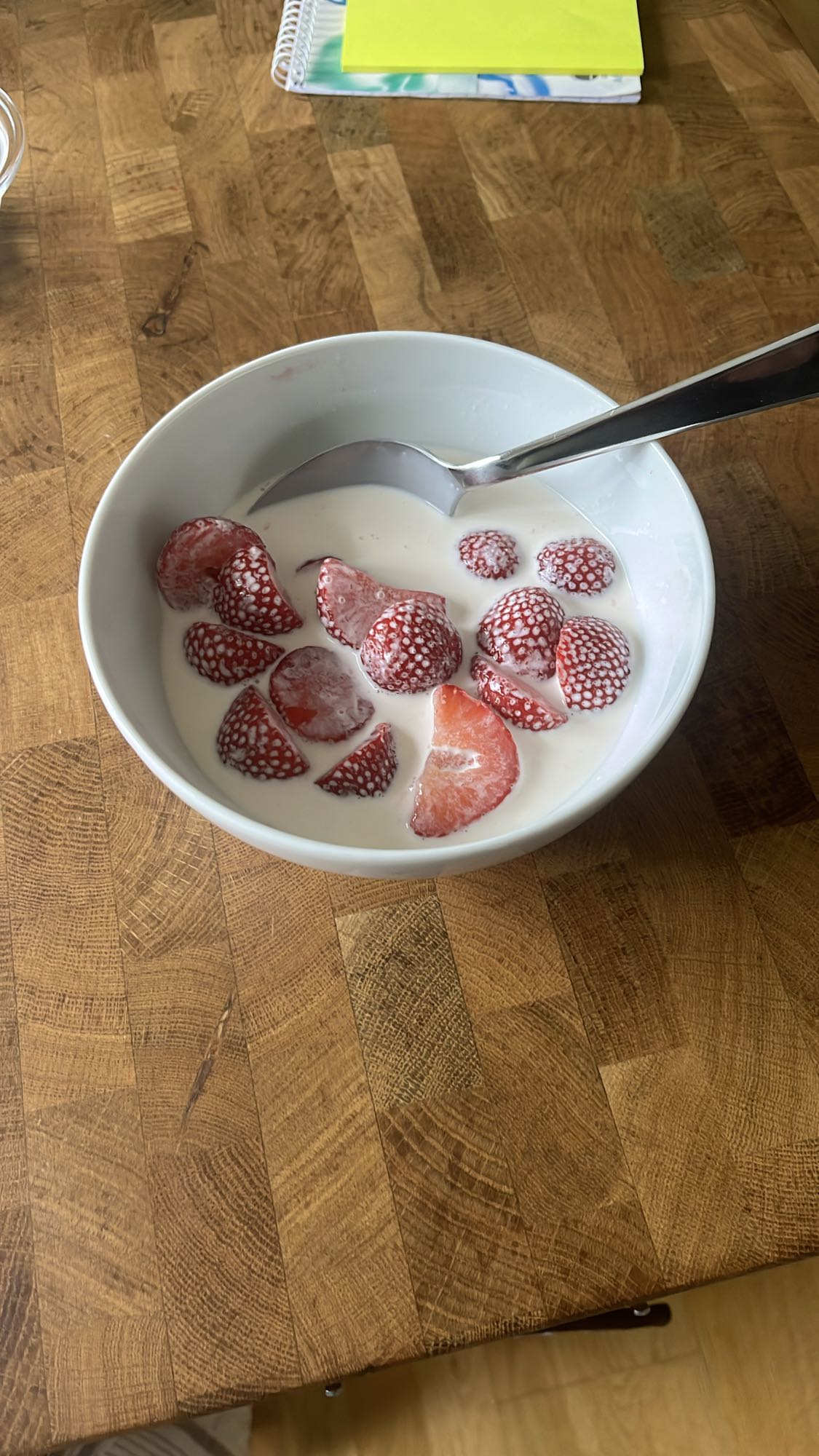Jordgubbar med mjölk