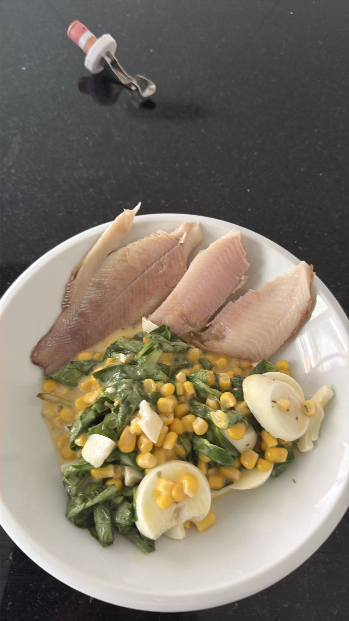 Fisch mit Maissalat