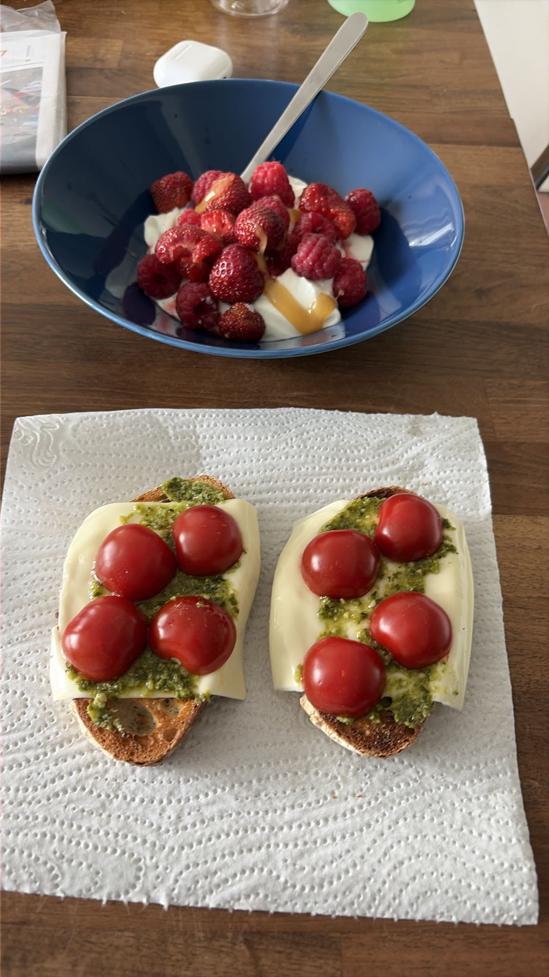 Smörgåsar med bärskål