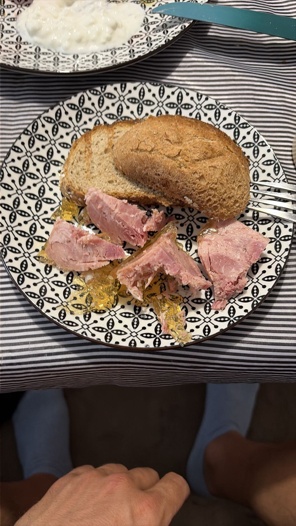 Шунка с хляб и аспик