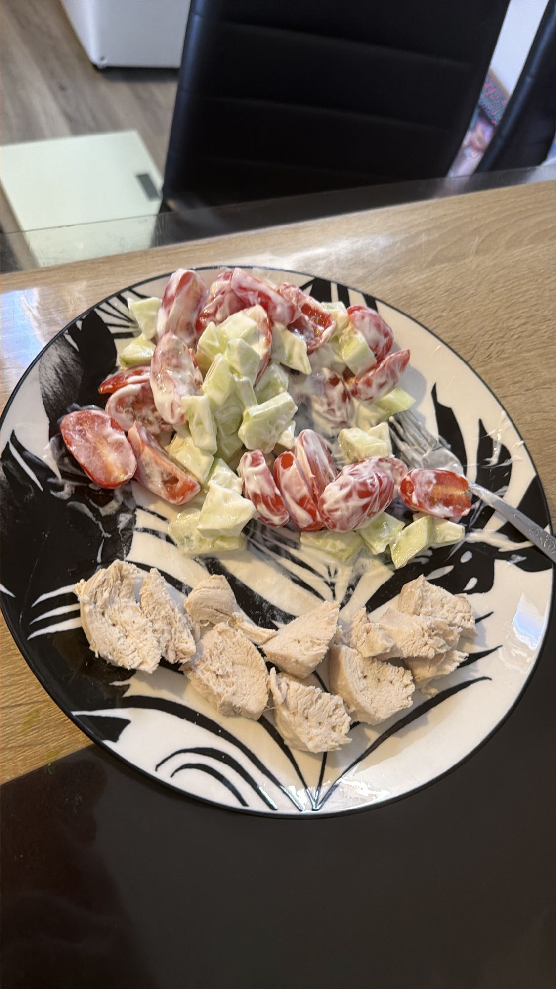 Salată cu pui și iaurt grecesc