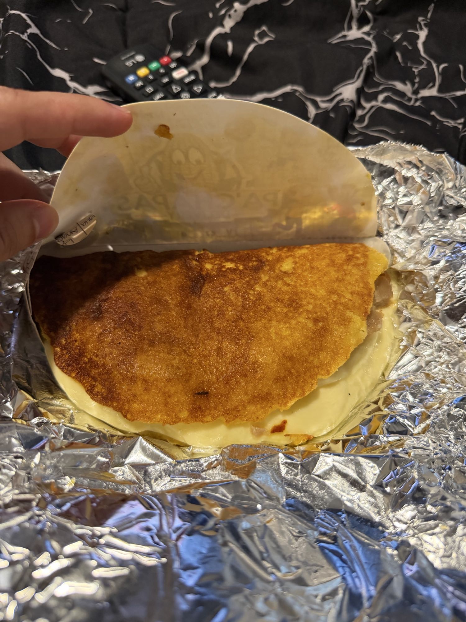 cachapa con queso y chicharron