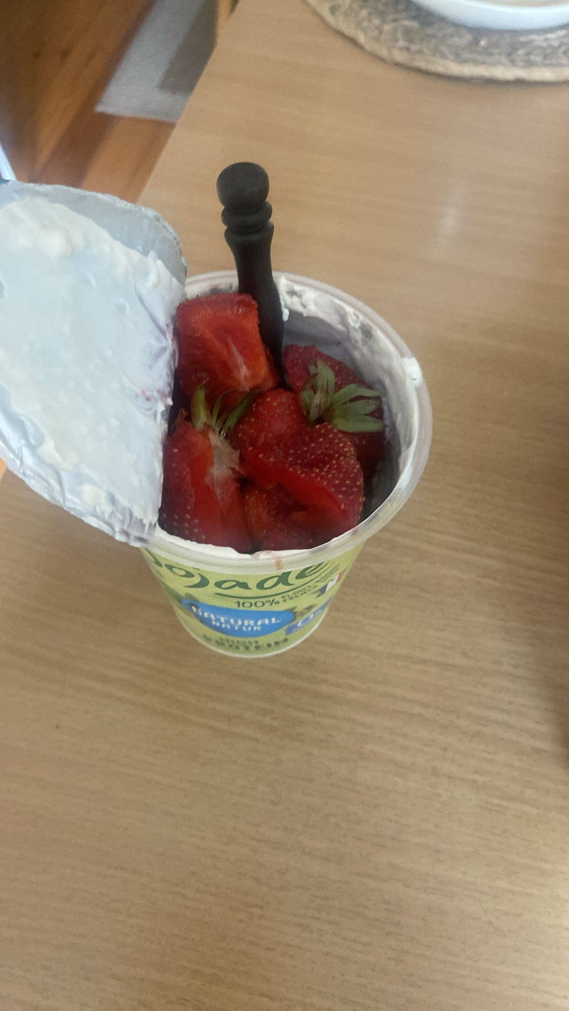 Jogurt z truskawkami