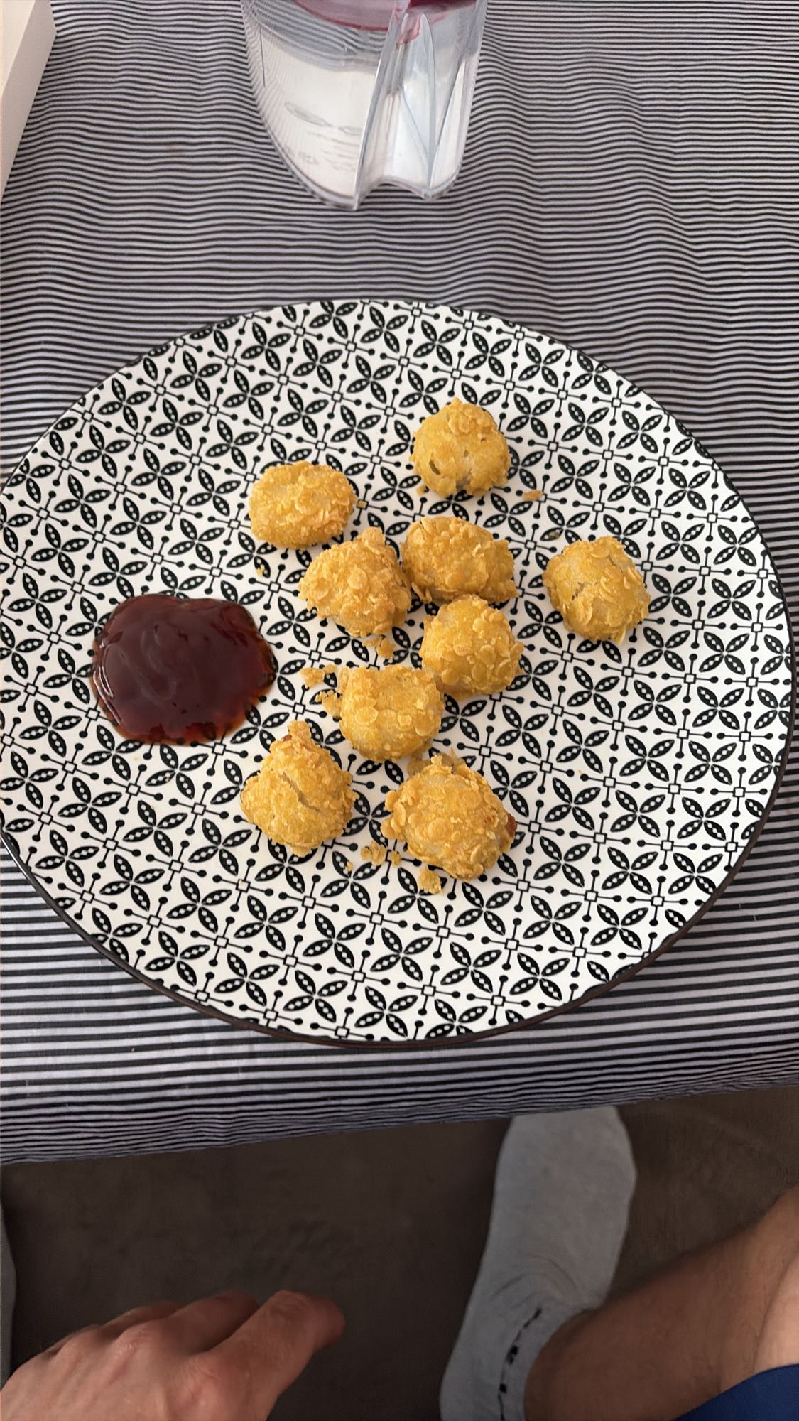 Панирани хапки със сос