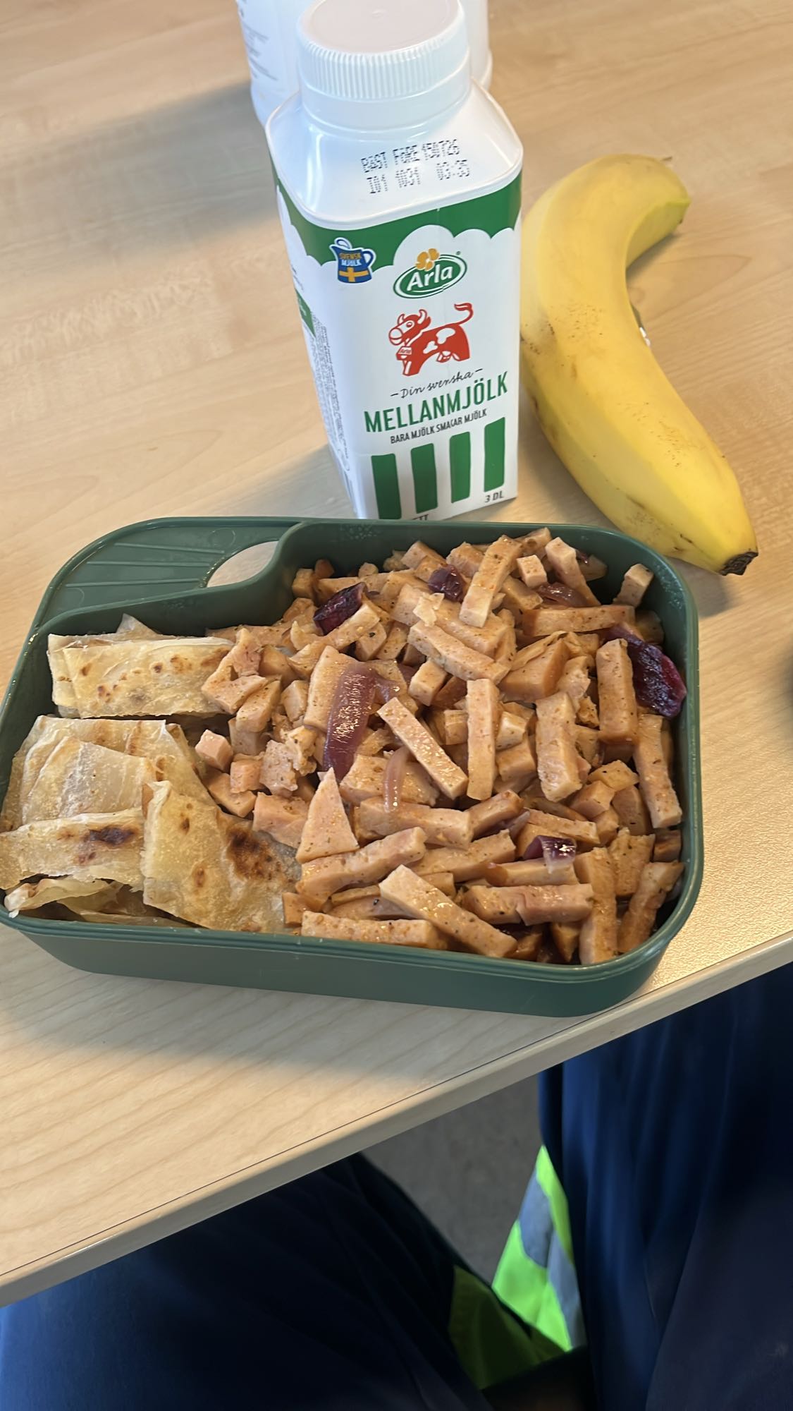 Sausage flatbread lunch