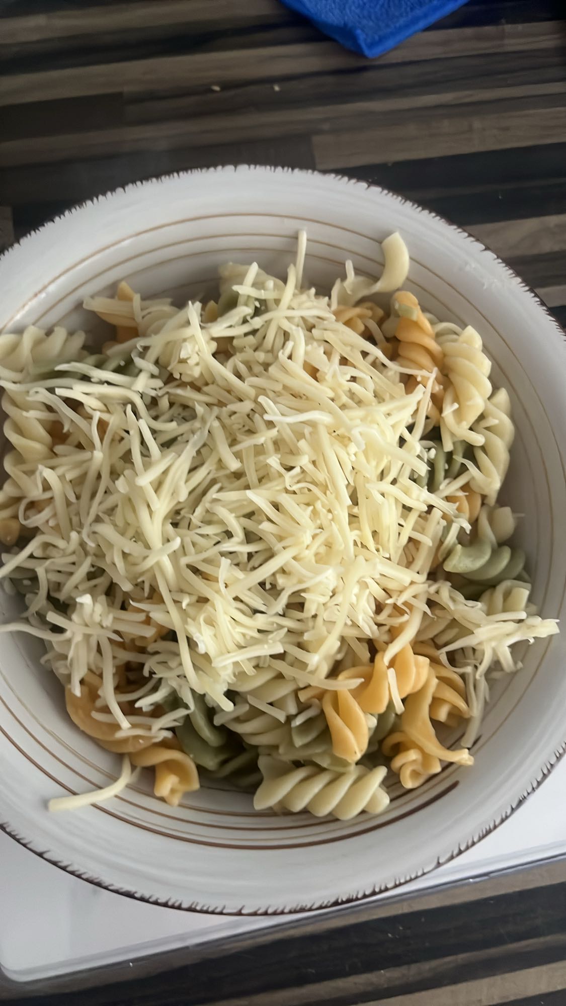 pasta tricolor con queso