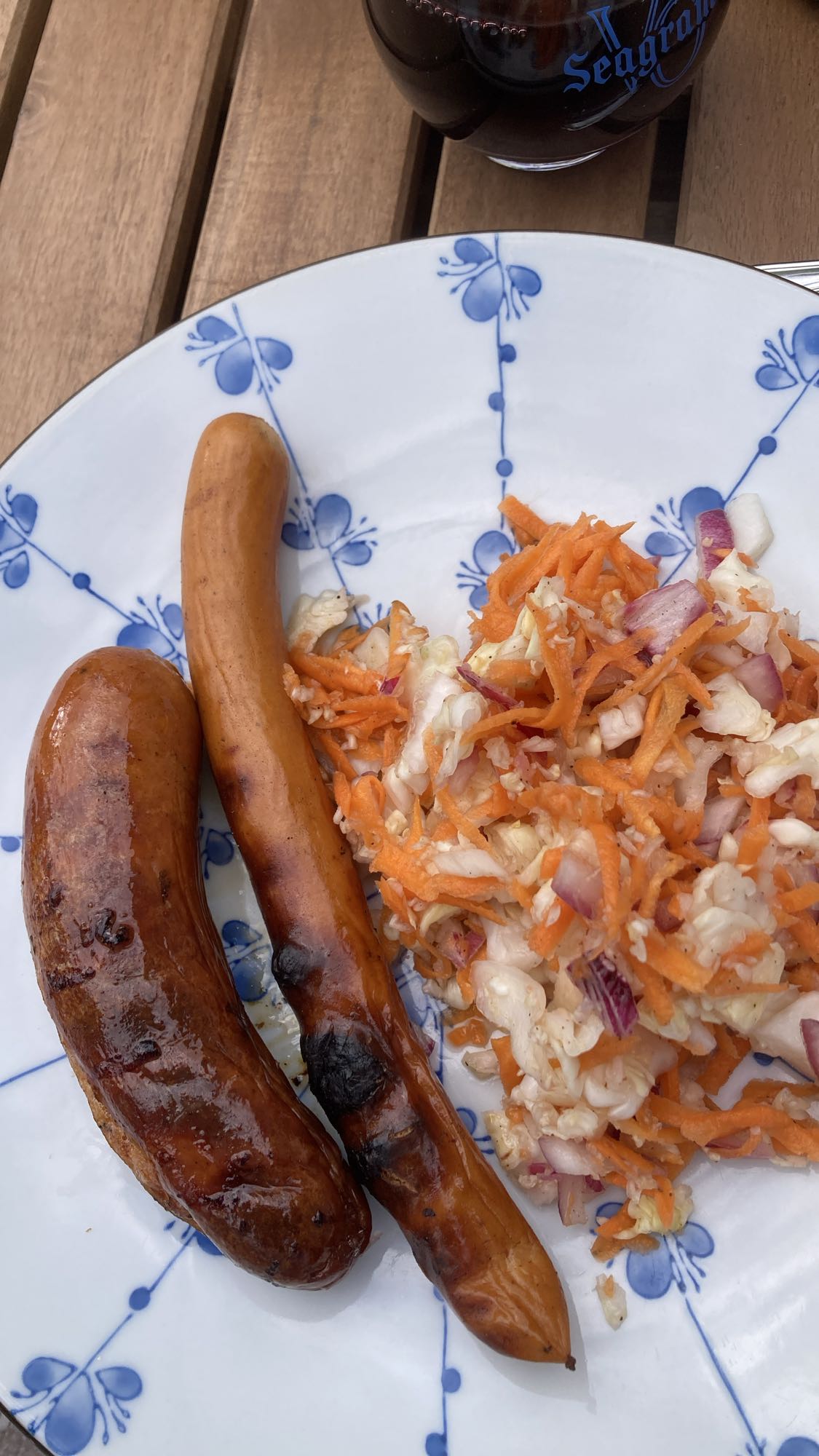 Korv med kålsallad