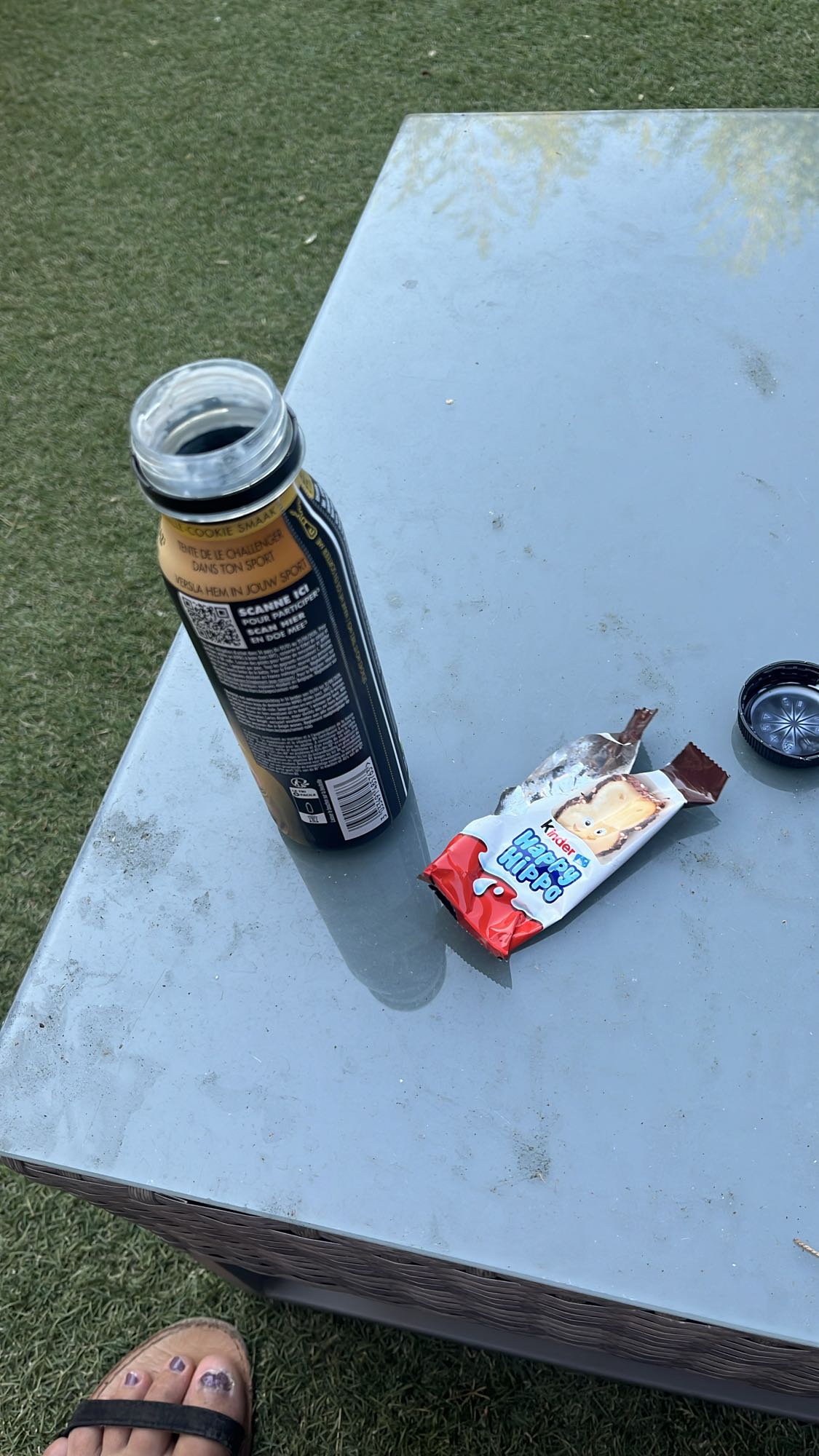 boisson et barre sucrée