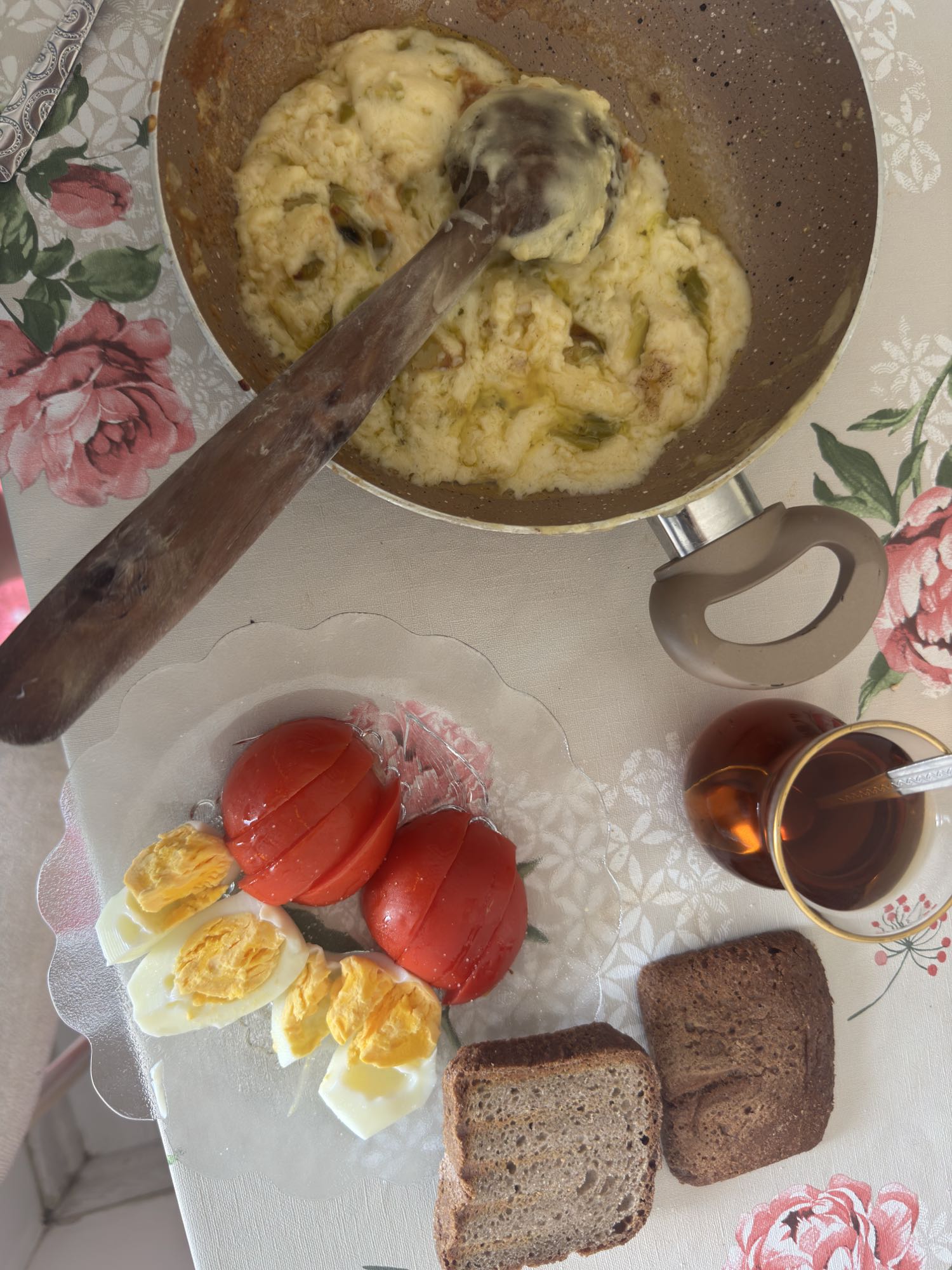 Kuymaklı kahvaltı tabağı