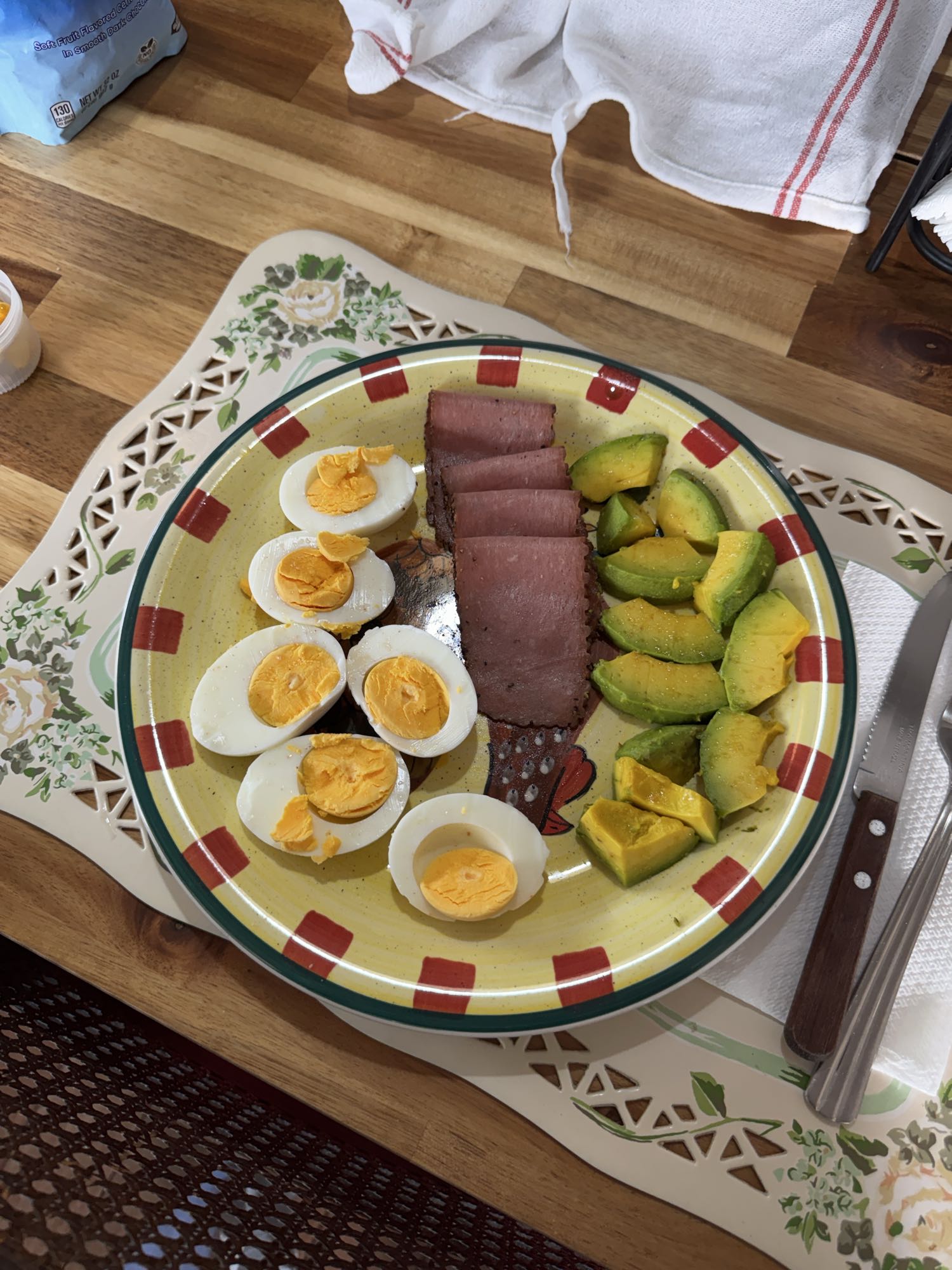 huevos con jamon y aguacate
