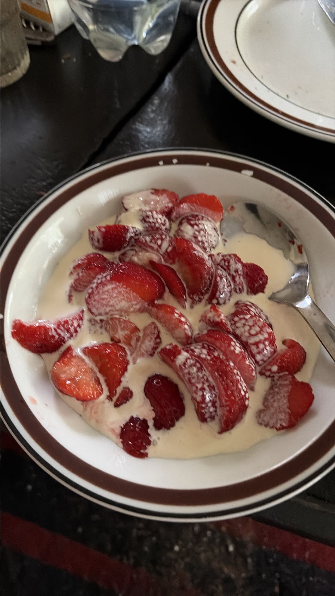 Jordgubbar med grädde