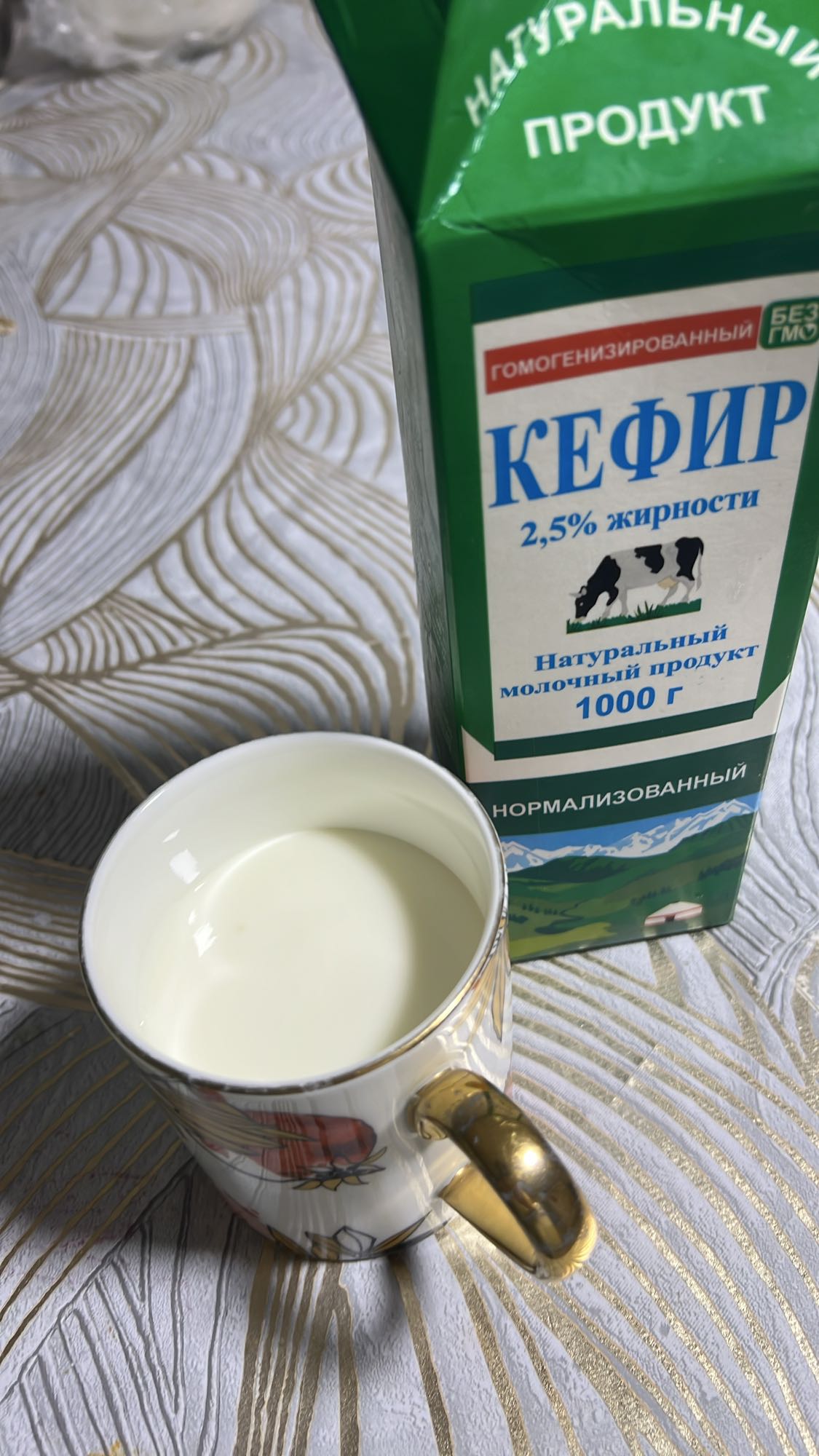 Кефир в кружке