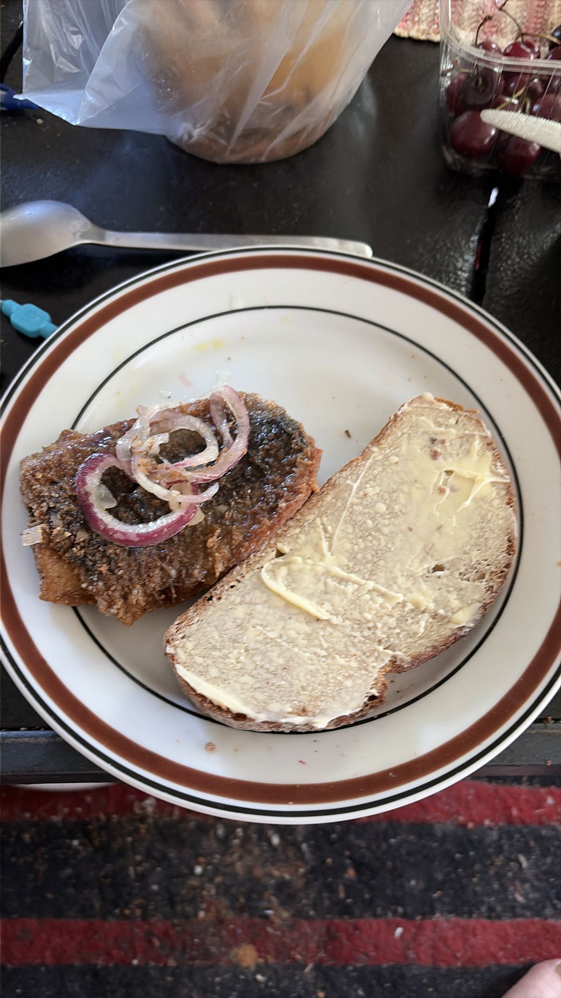 Stekt fisk med bröd