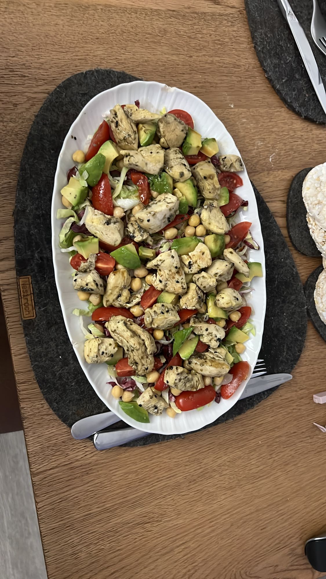 Insalata pollo e avocado