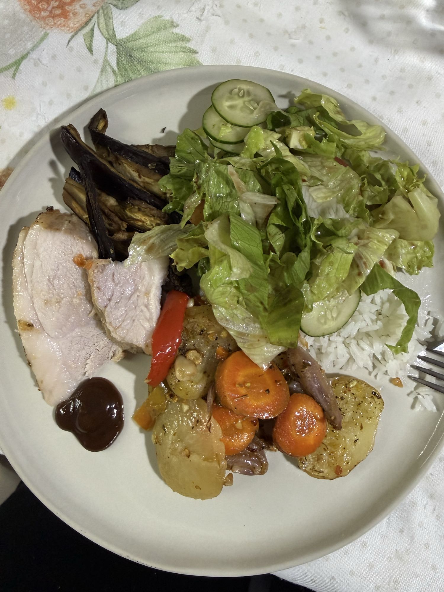 Prato com porco e salada