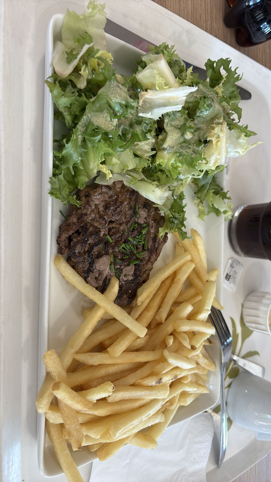 Steak frites et salade