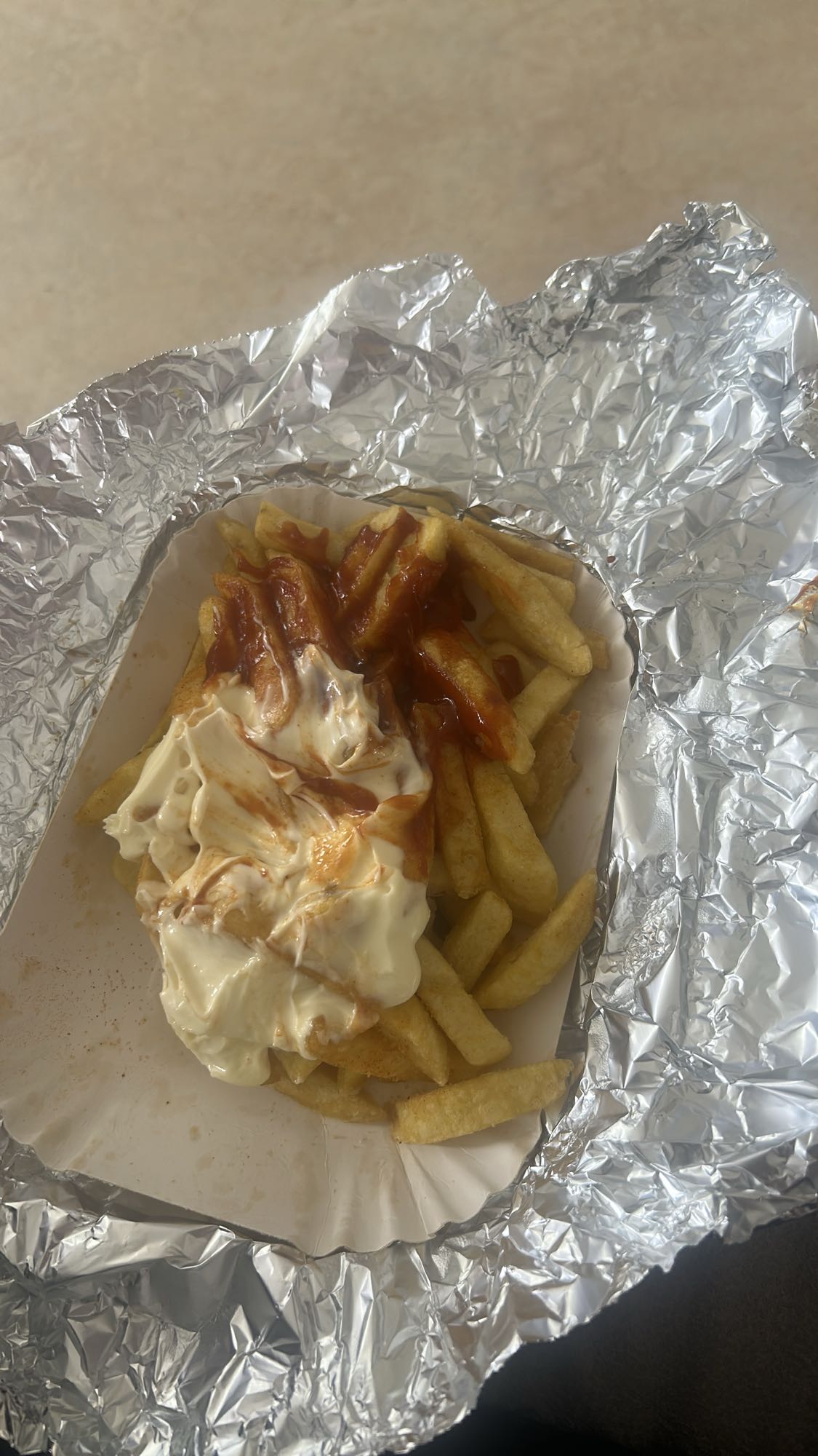 Pommes mit Mayo