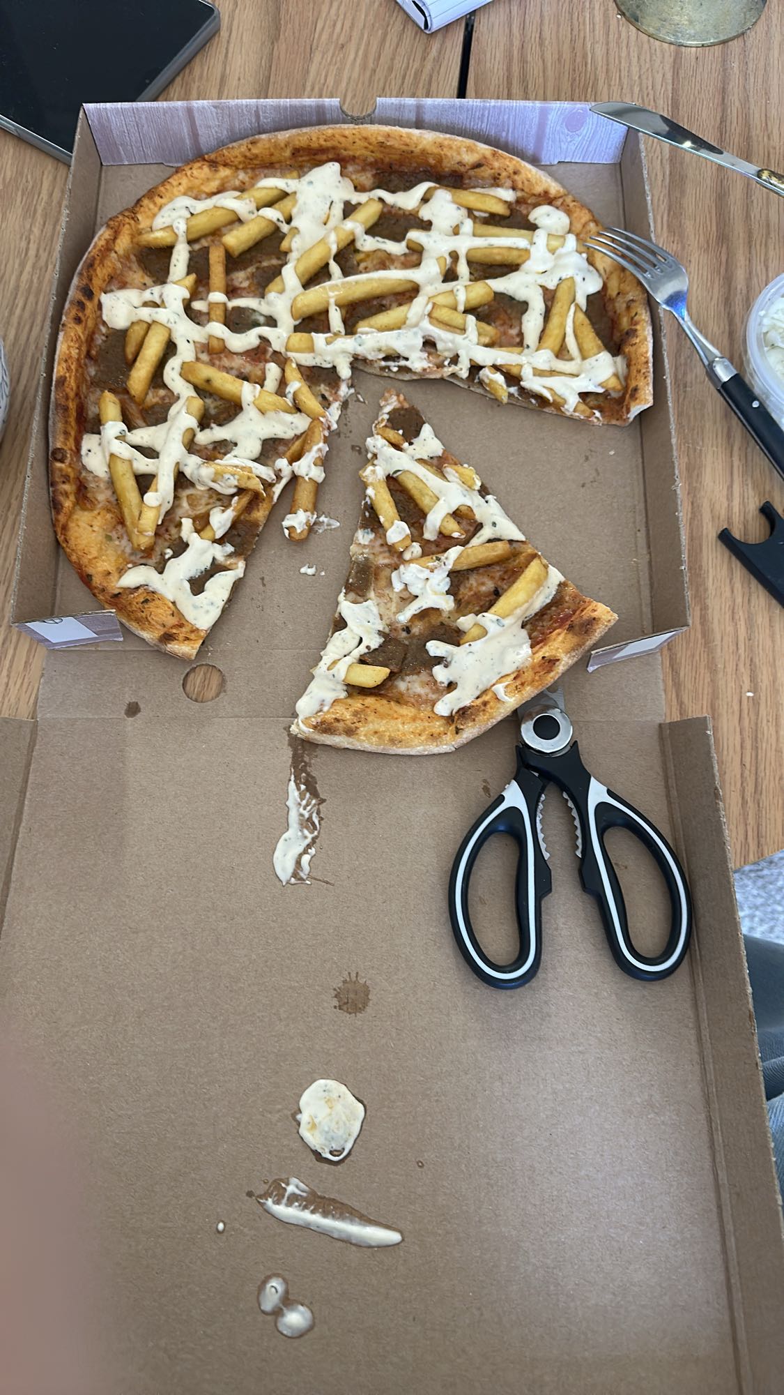 Pizza med pommes