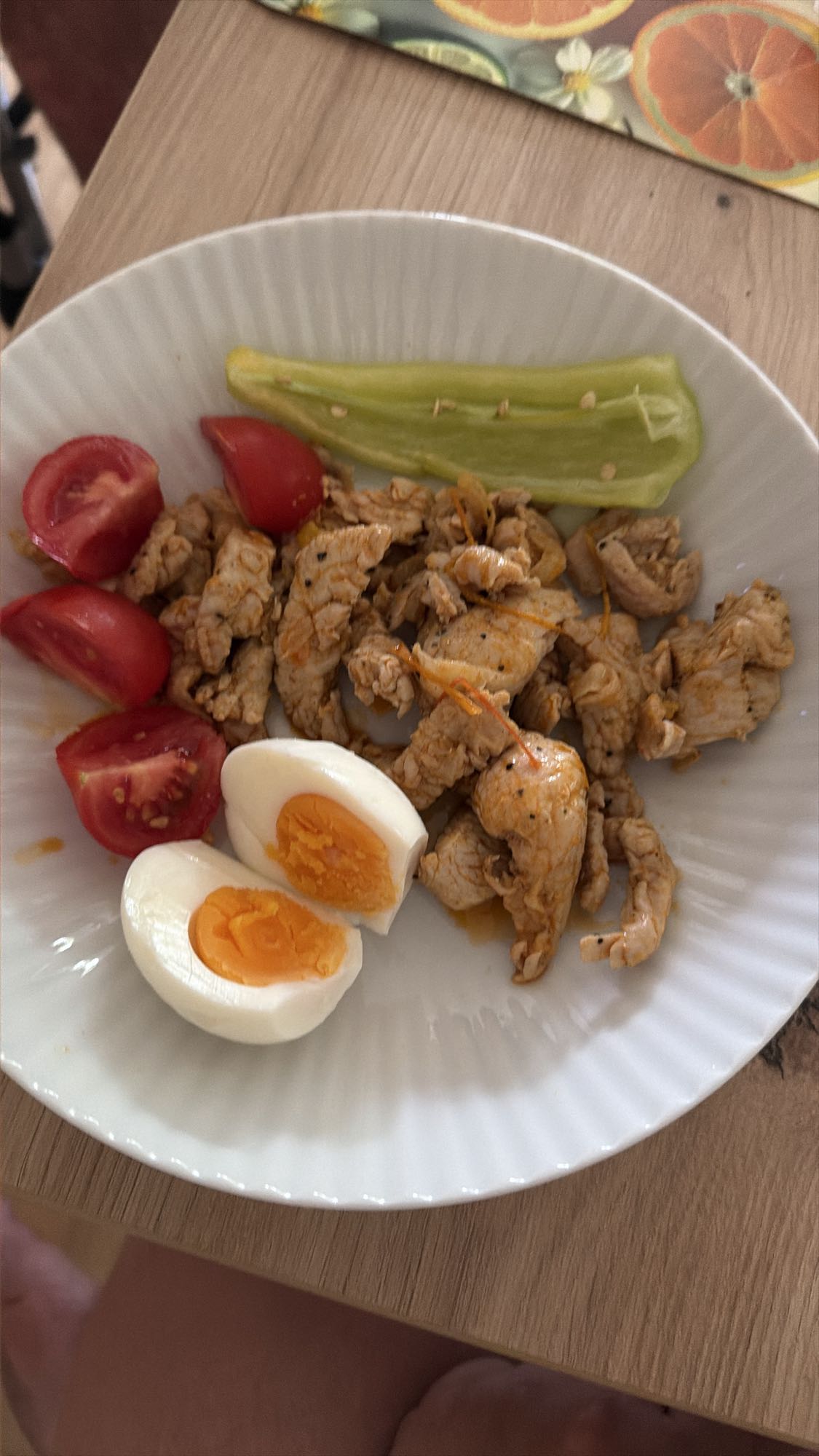 Huhn mit Ei und Gemüse