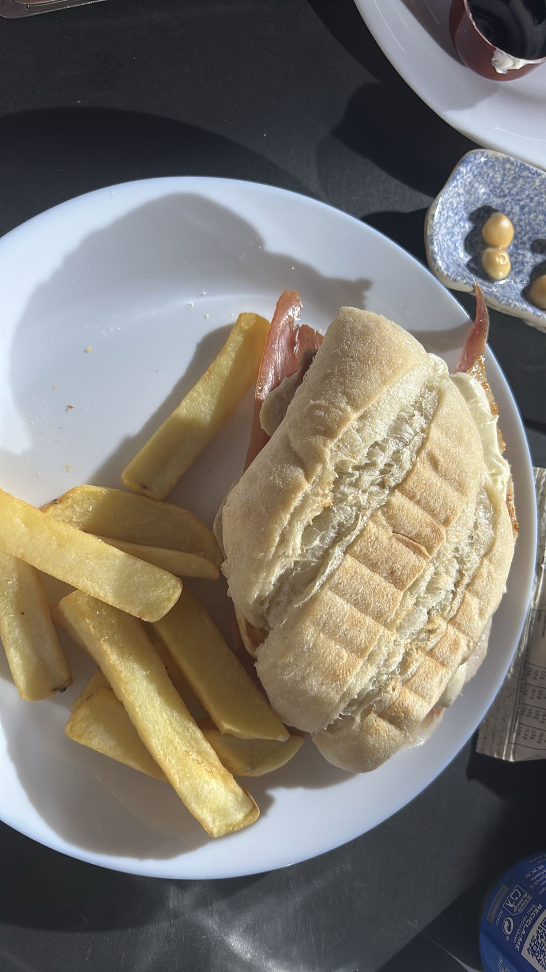 bocadillo con patatas