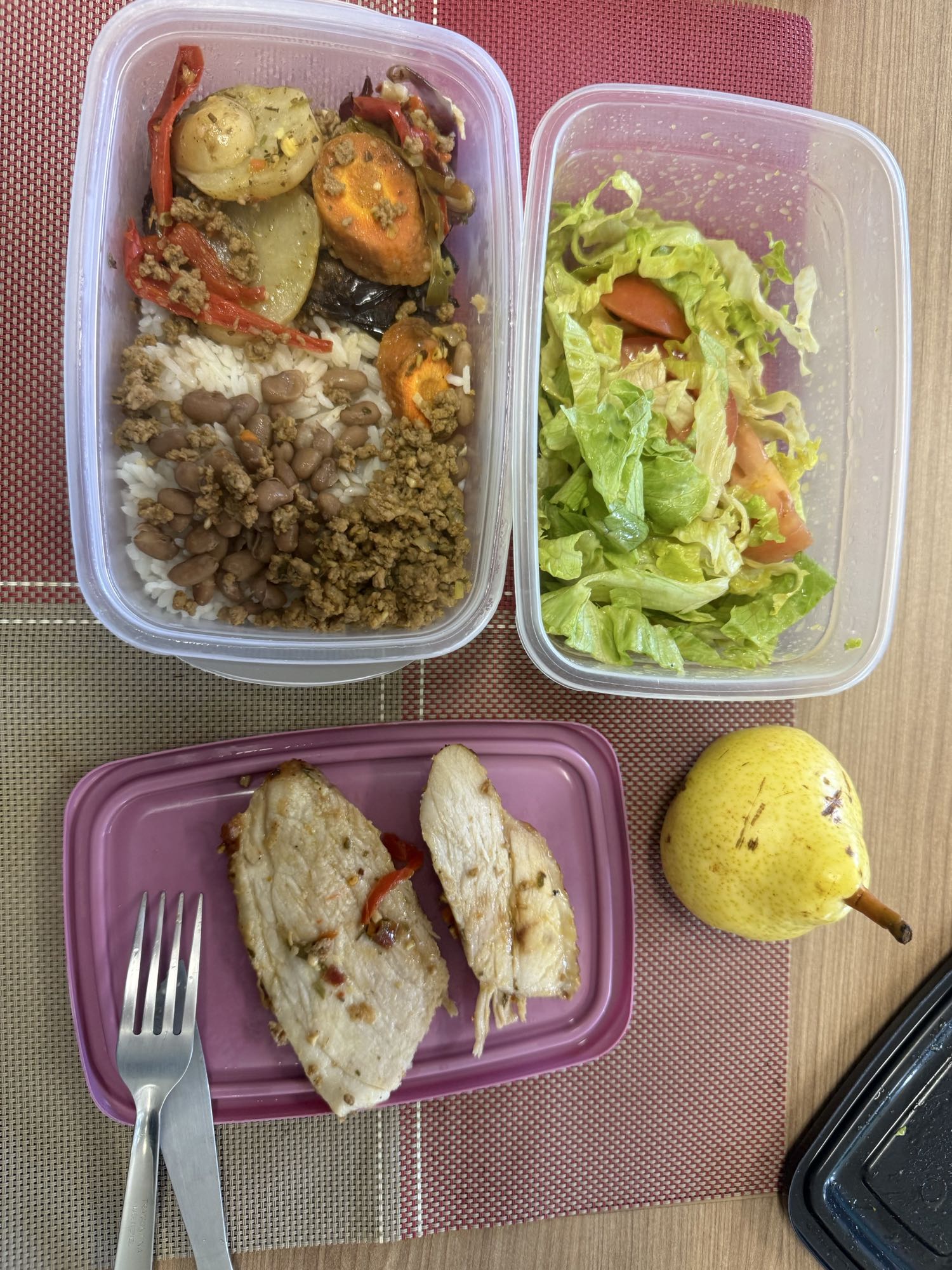Almoço com pera