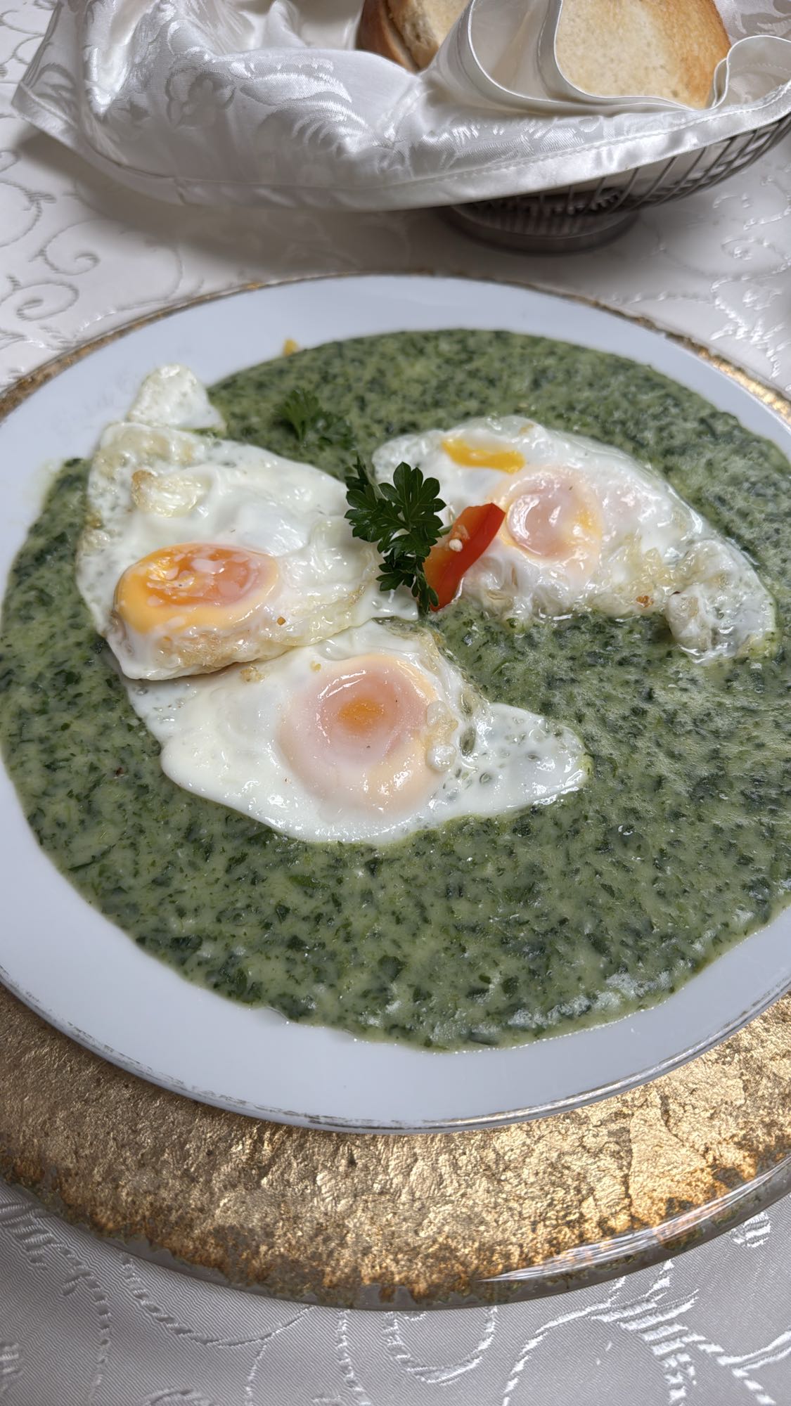Creamed Spinach Eggs