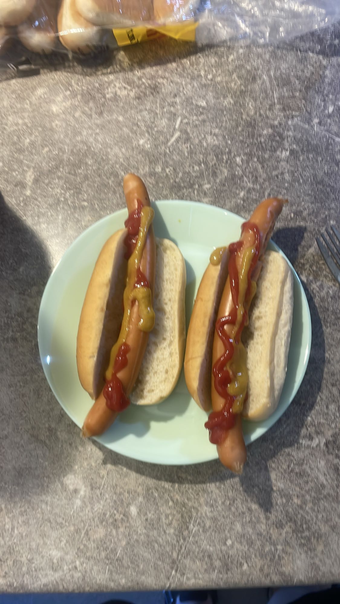 Två korv med bröd