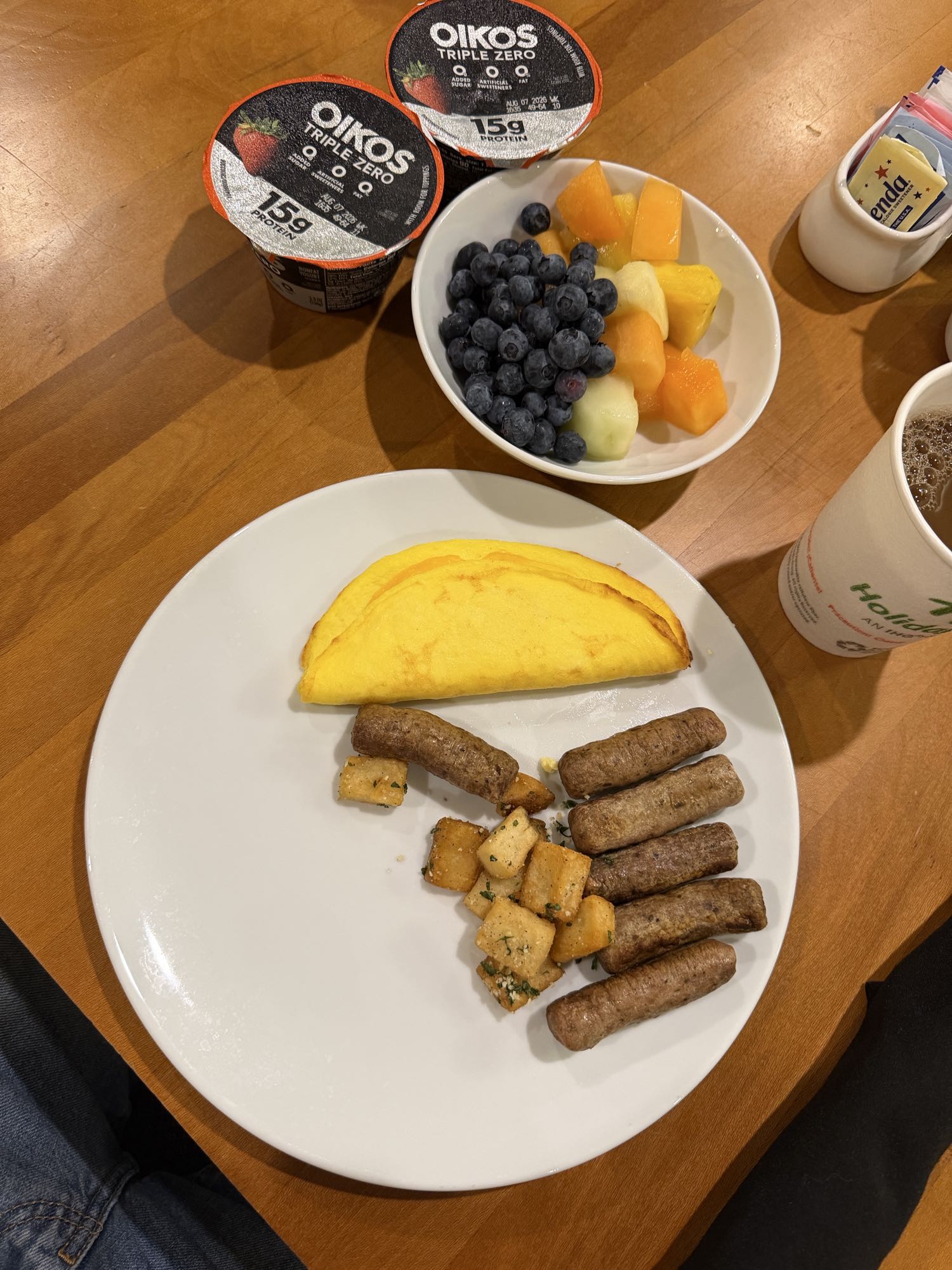 Colazione proteica con omelette e formaggio