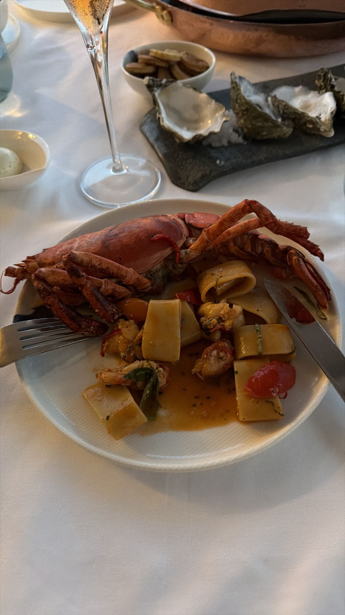 Краб с пастой и морепродуктами