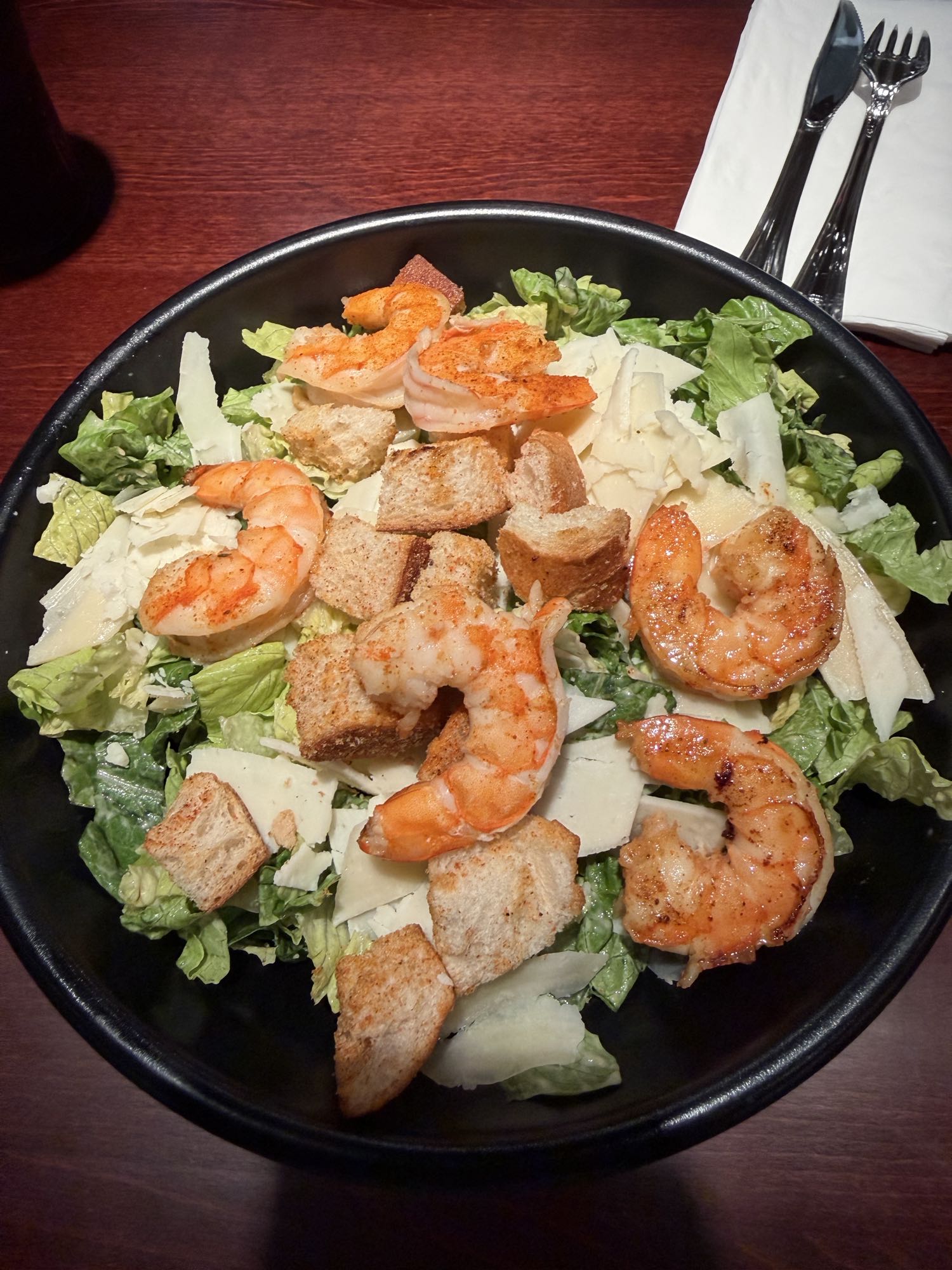 Insalata Caesar con gamberi