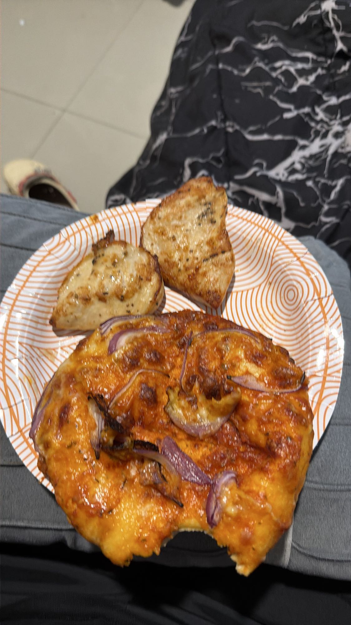 pizza en pan pita con pollo