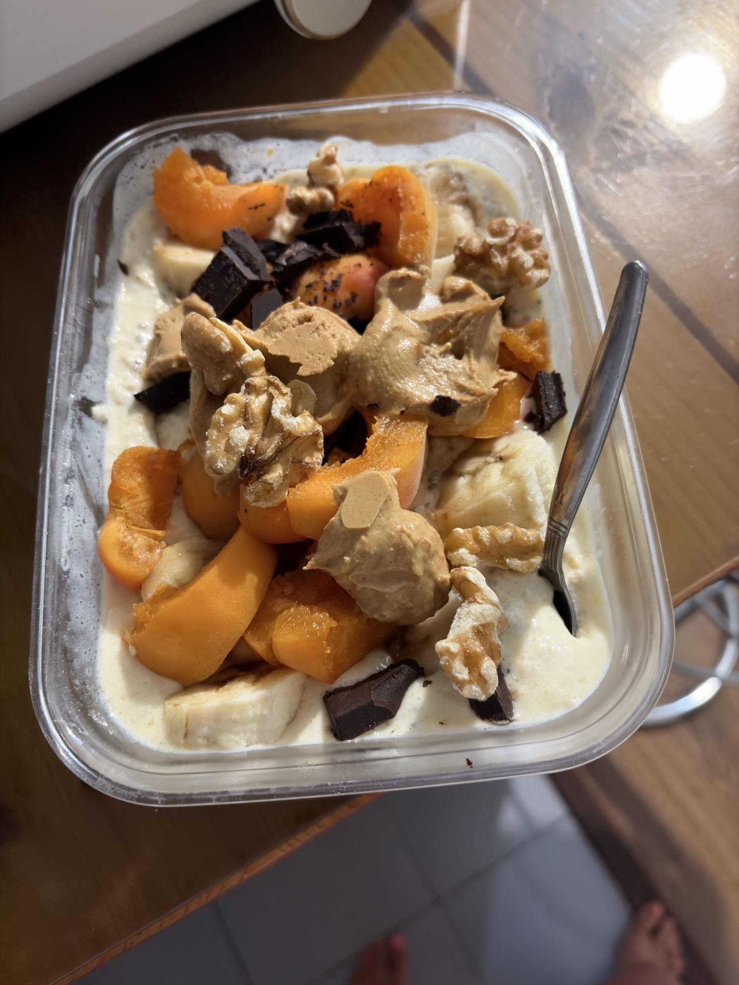 Overnight oats cu proteina, iaurt si fructe