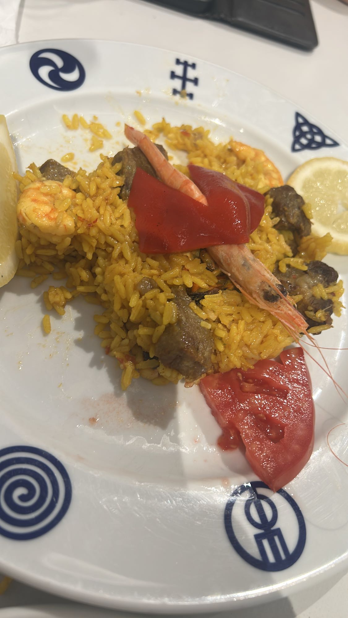 Arroz con marisco y carne