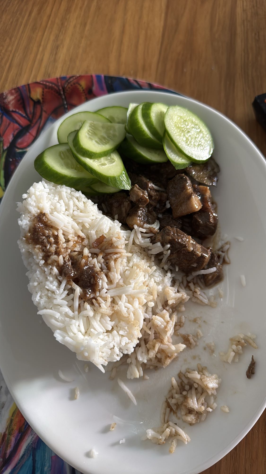 Ris med kött och gurka