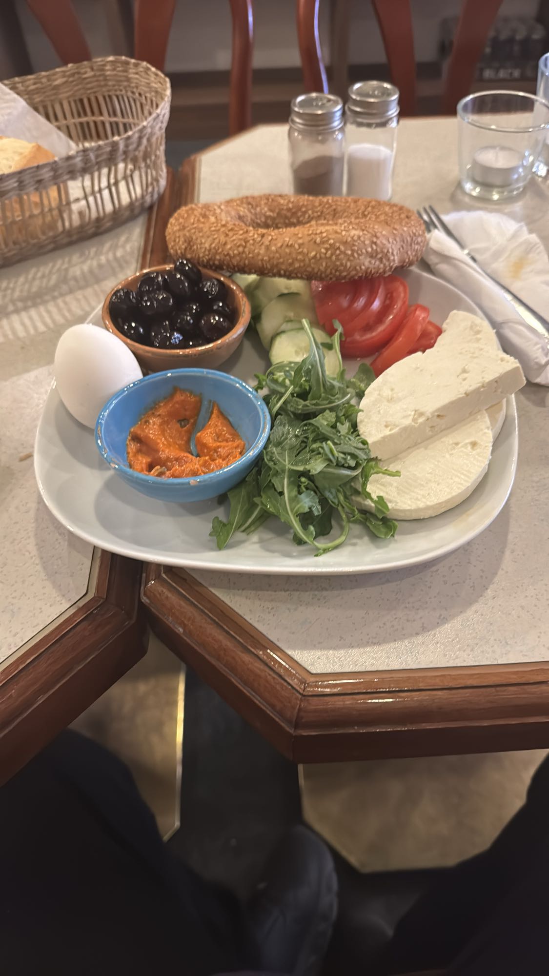 Karışık kahvaltı tabağı