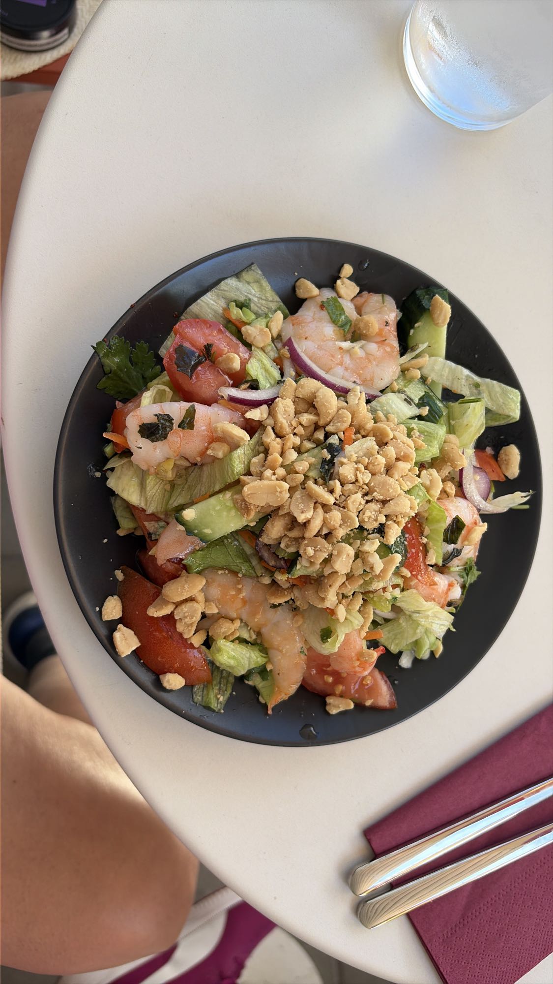 Räksallad med jordnötter