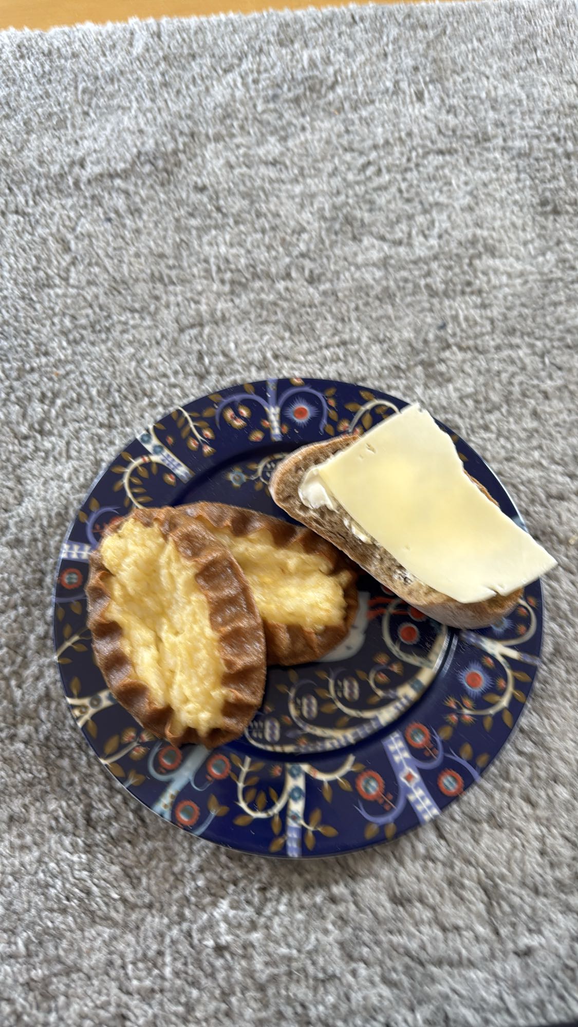 Karelian pies and bread