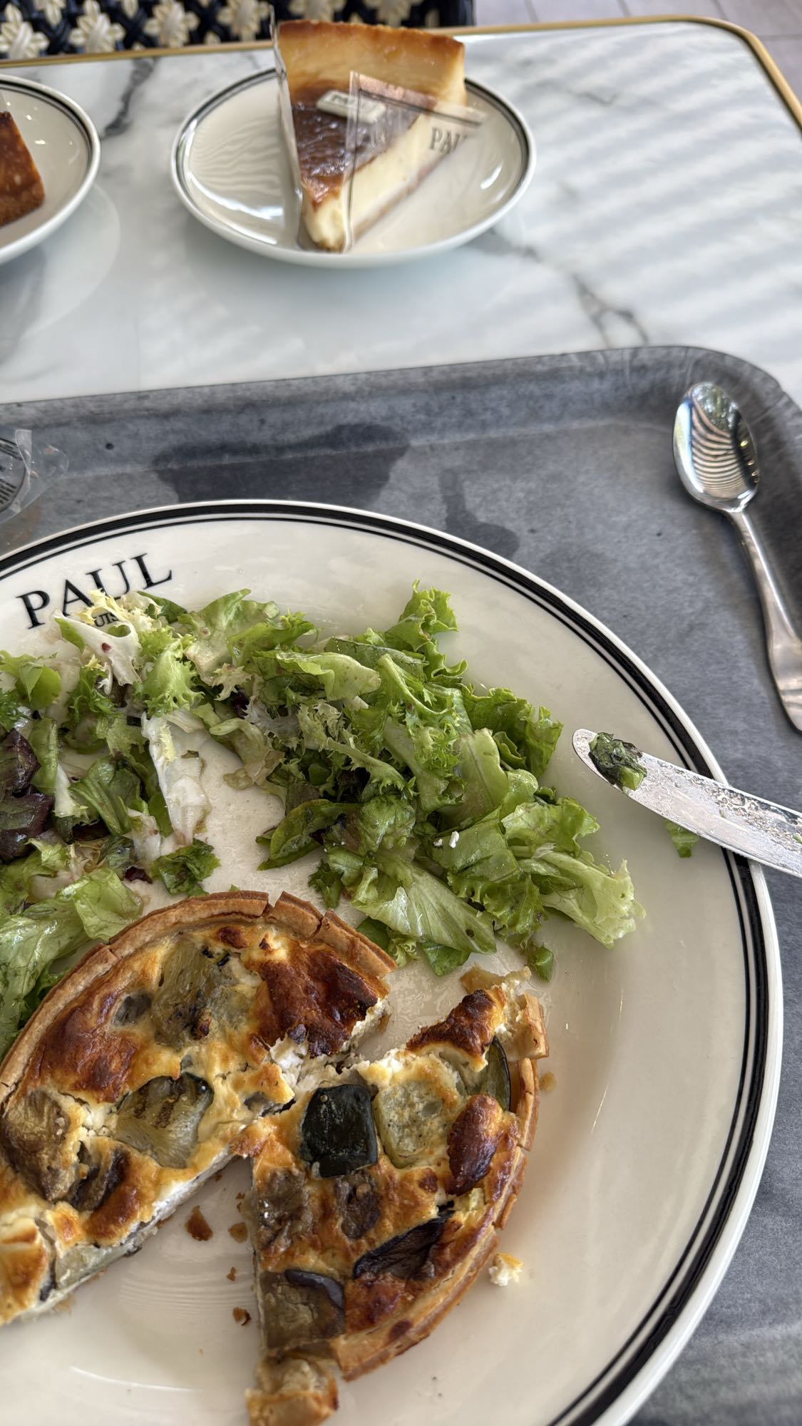 Quiche aux légumes salade