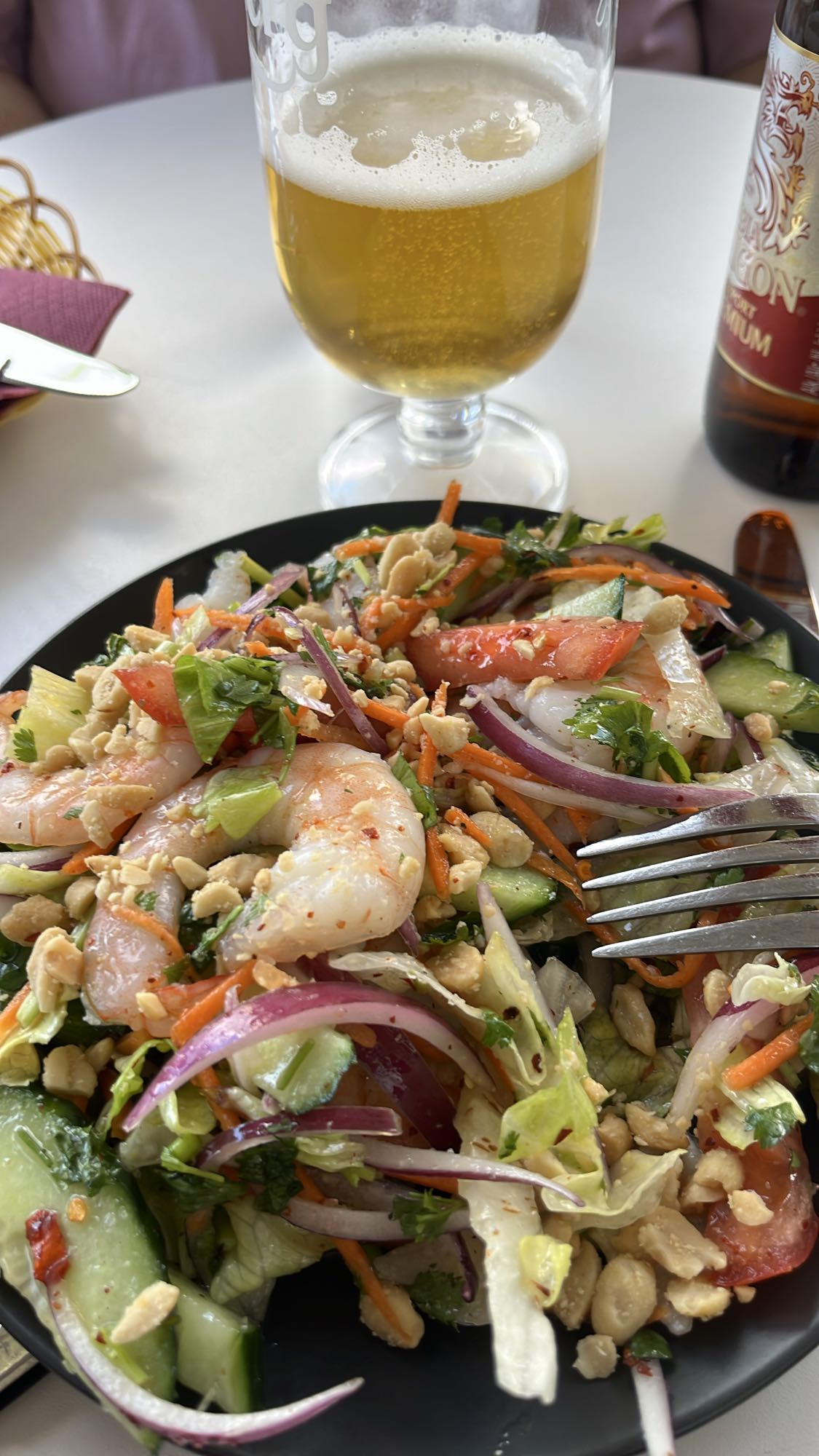 Räksallad med jordnötter