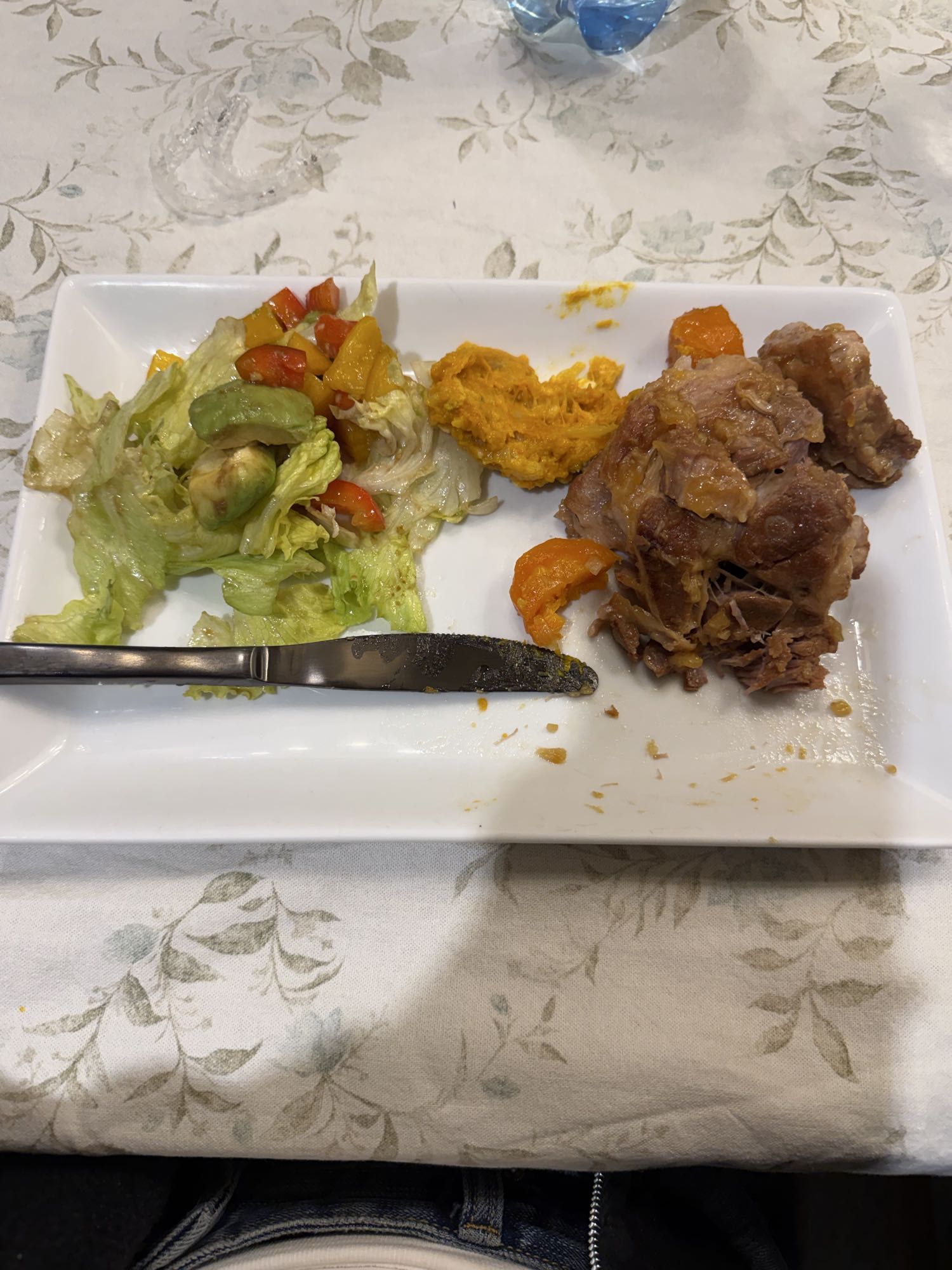Cerdo con ensalada