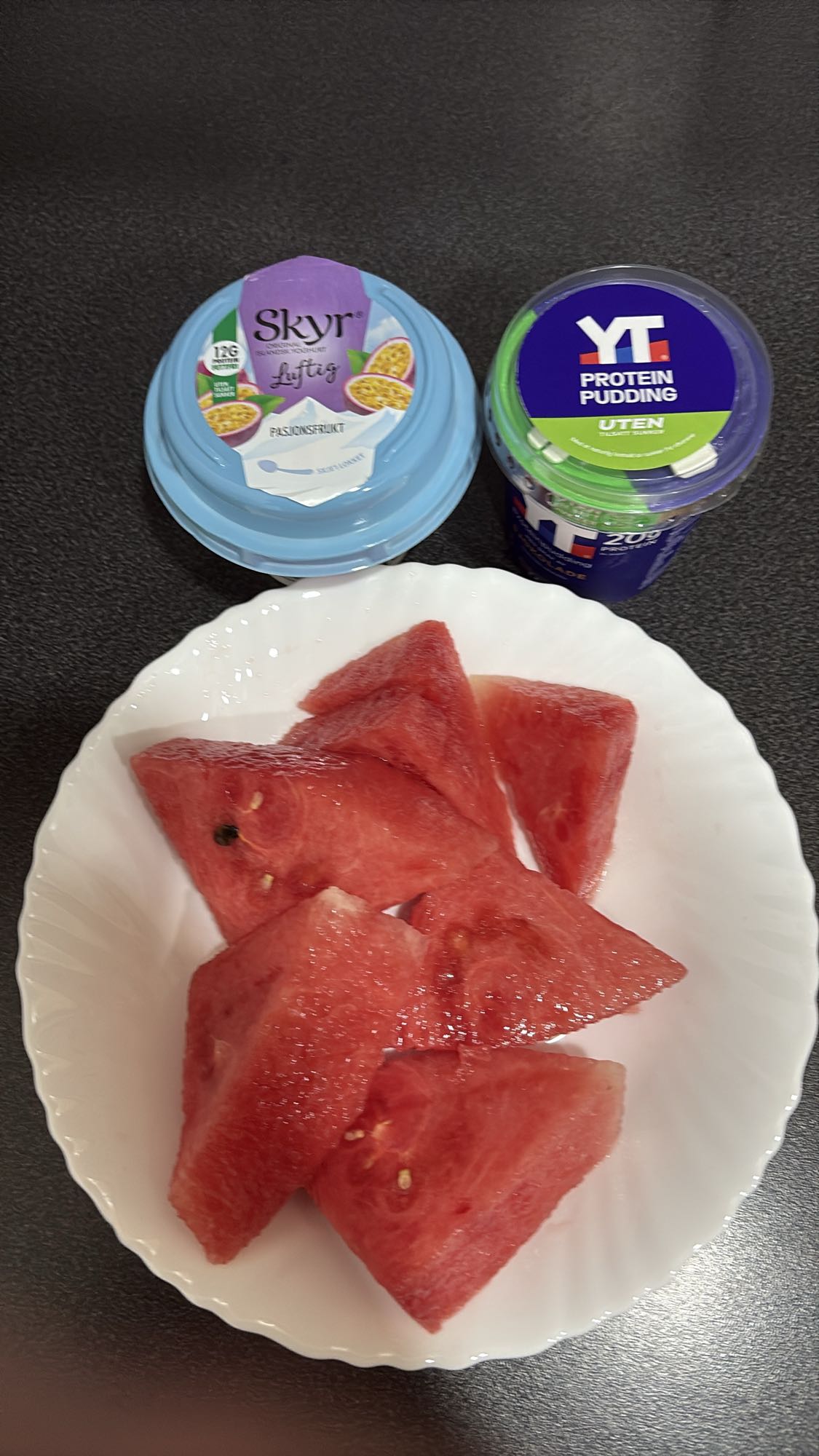 Skyr, pudding og vannmelon