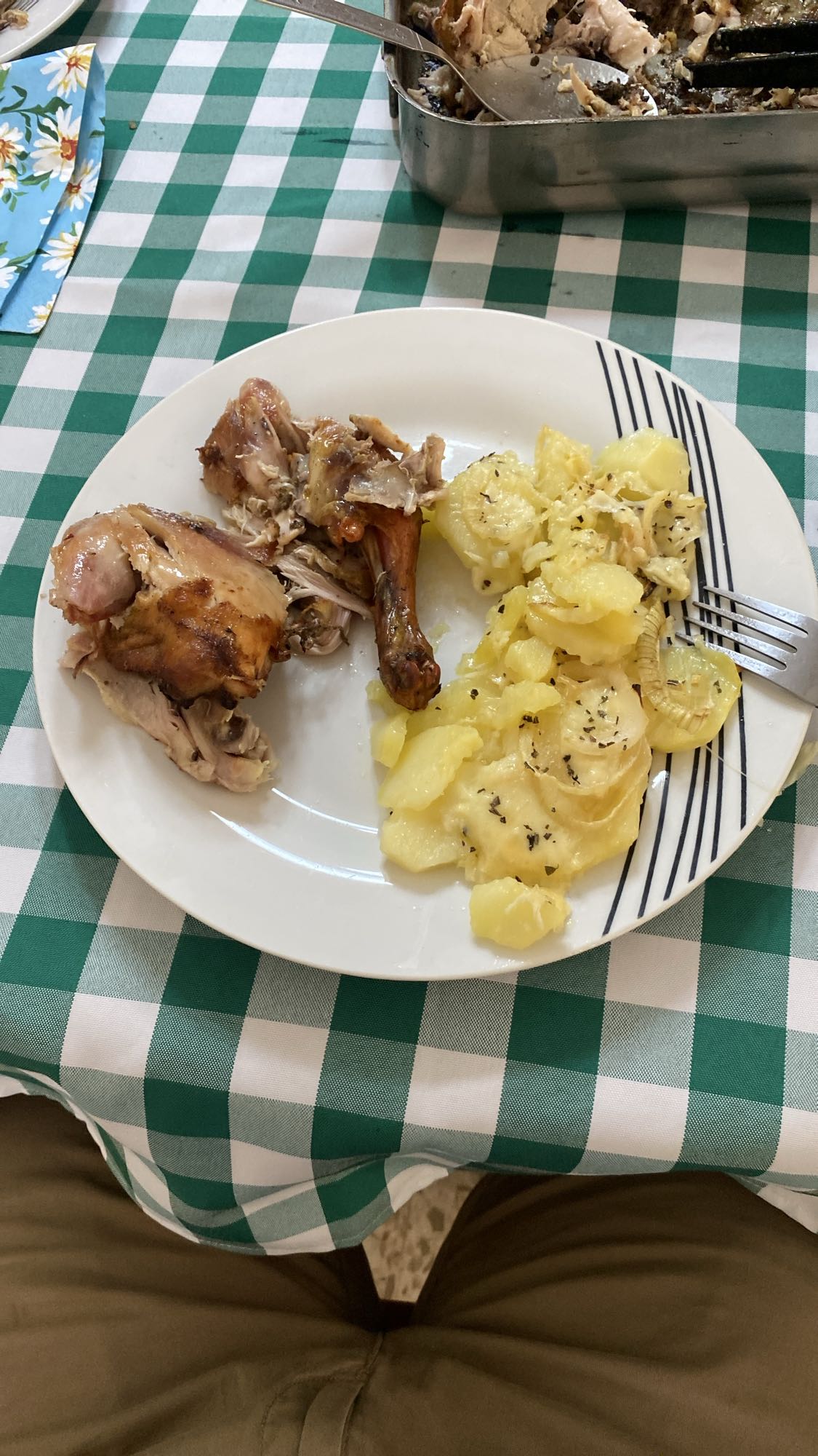 Pollo asado con patatas